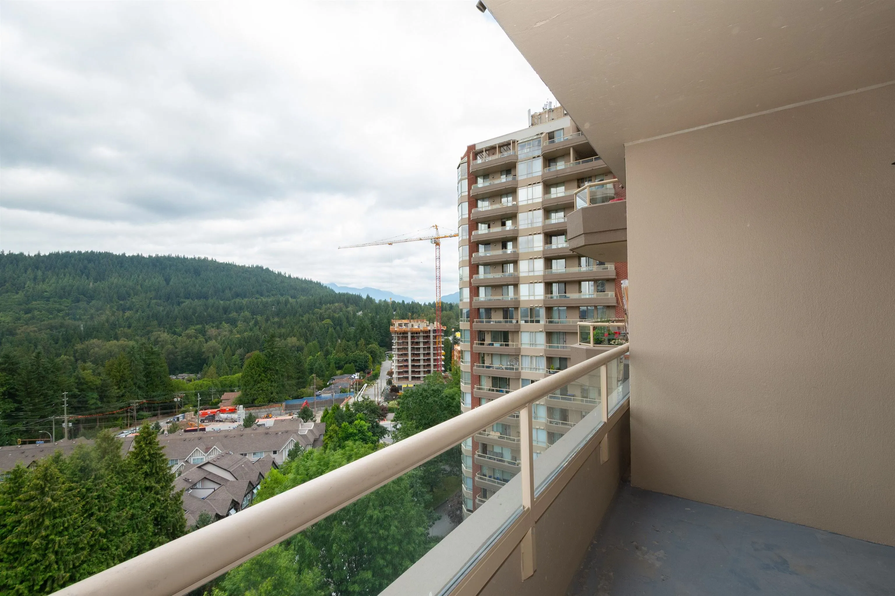 1203 728 Farrow Street