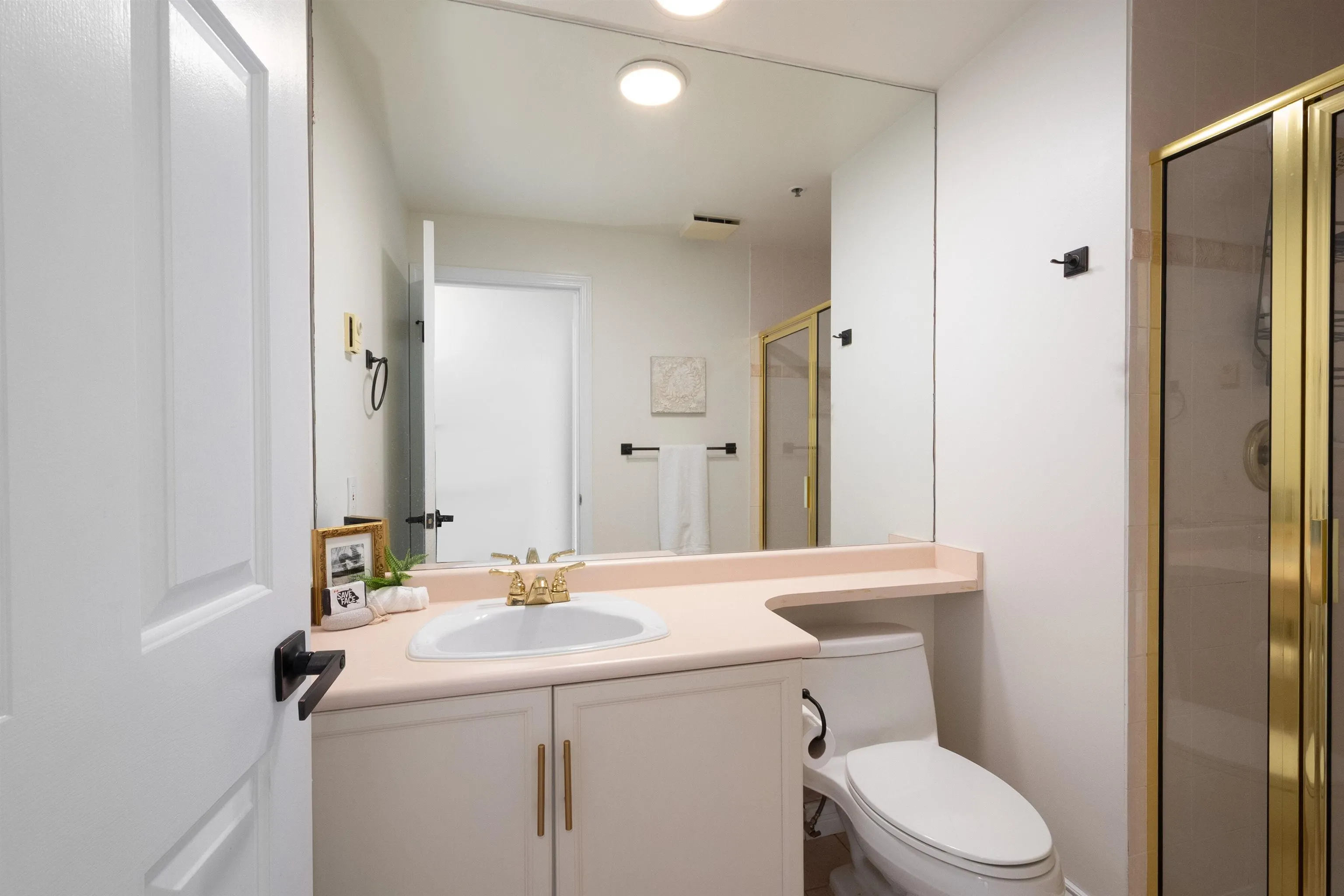 1203 728 Farrow Street