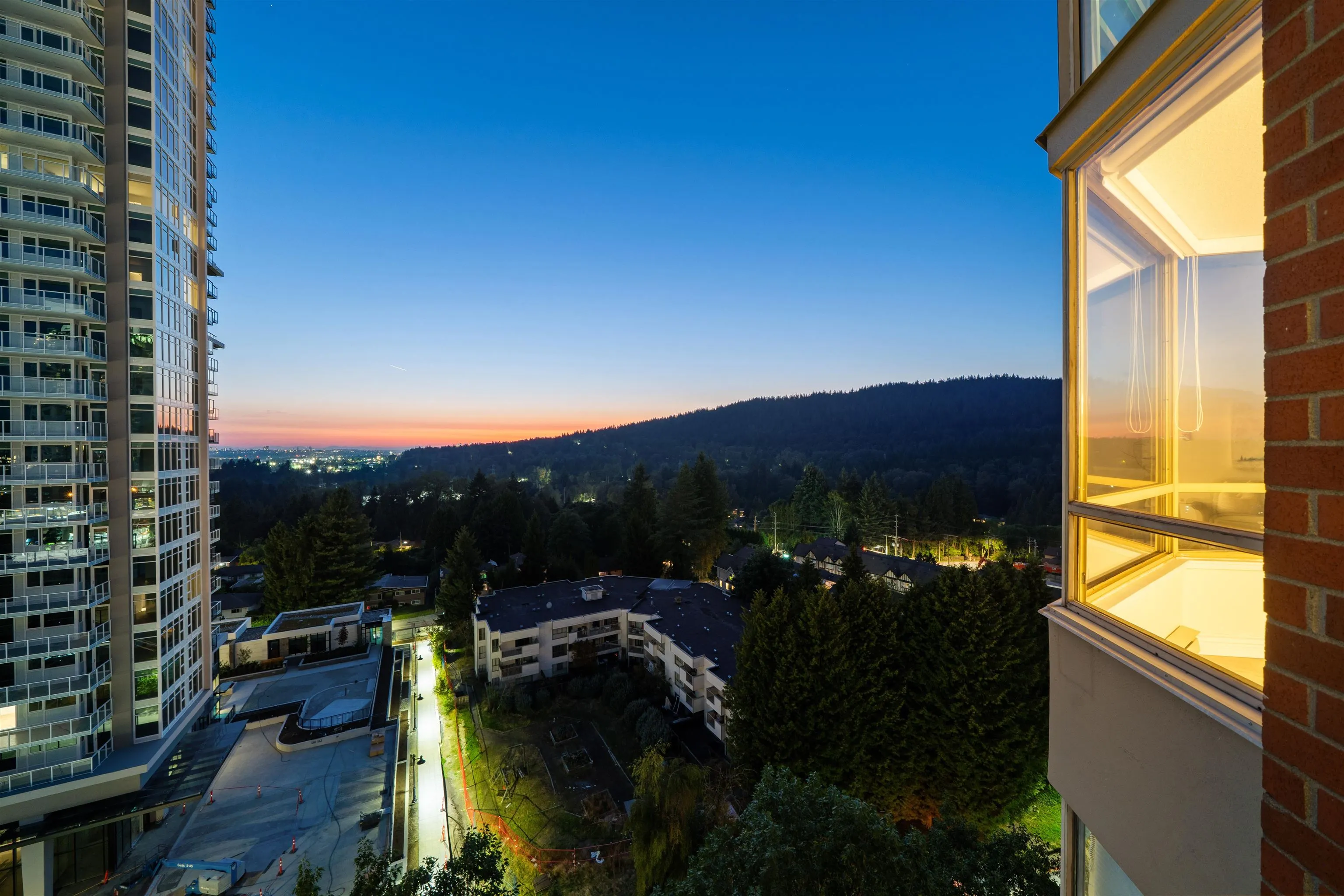 1203 728 Farrow Street