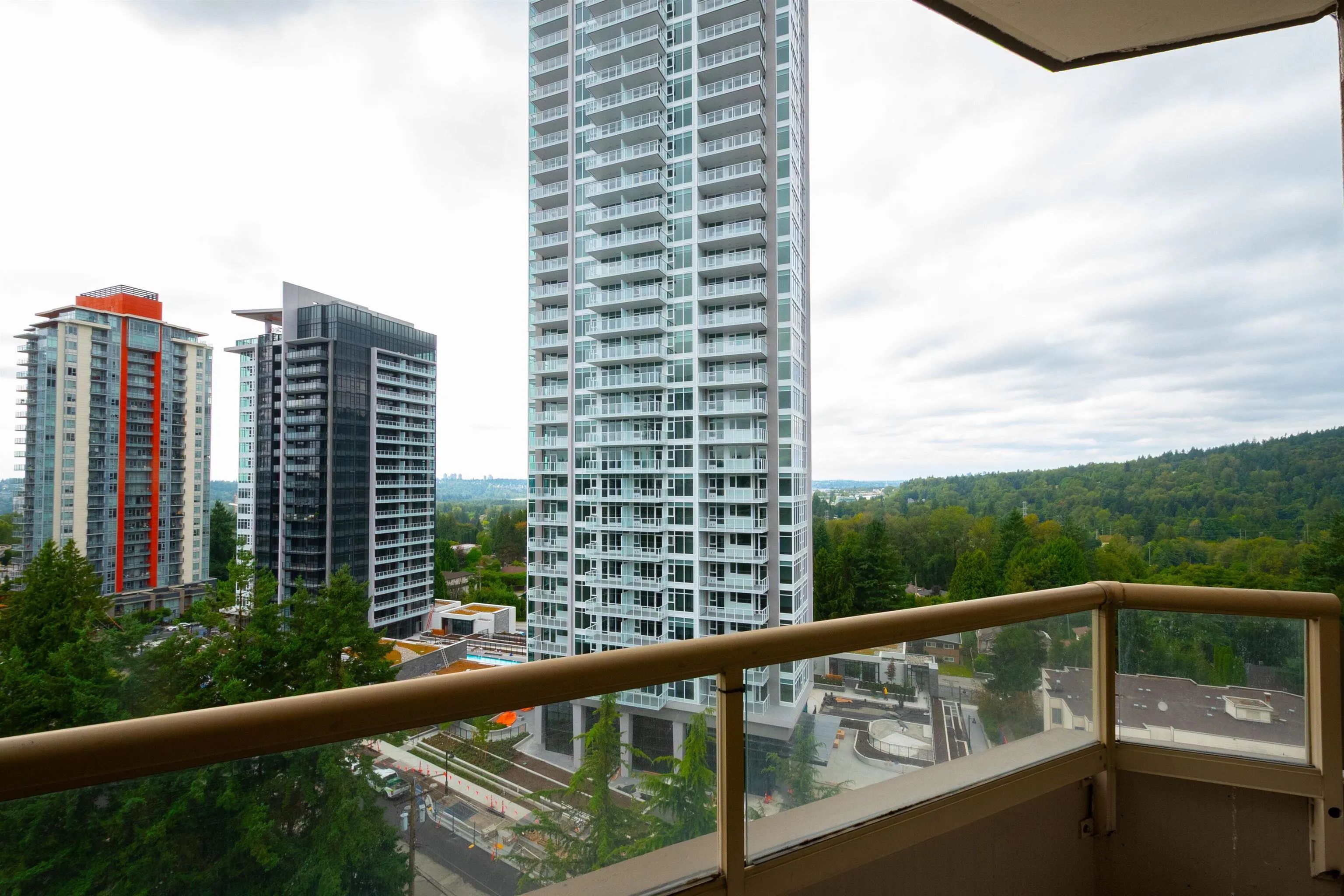 1203 728 Farrow Street