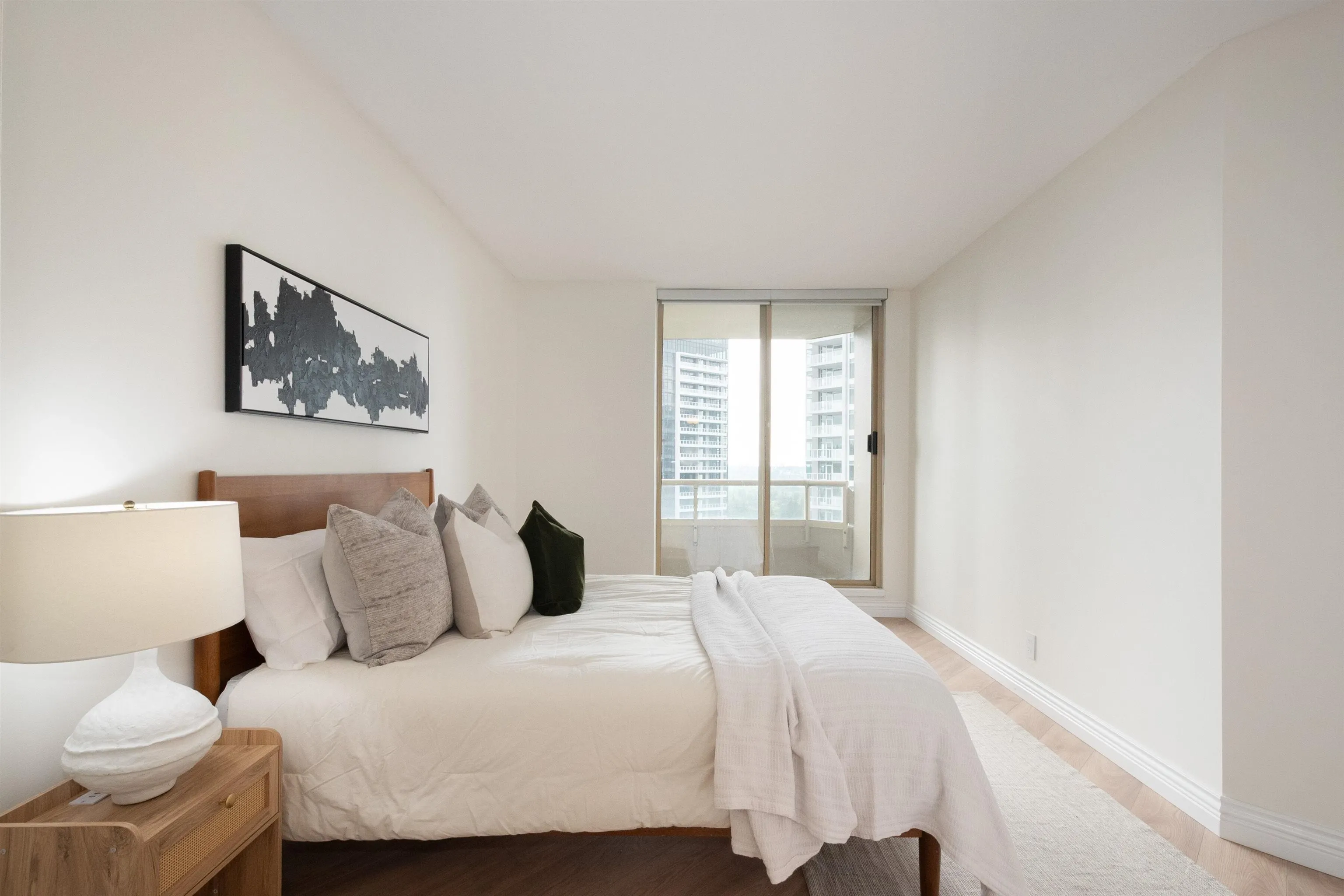 1203 728 Farrow Street