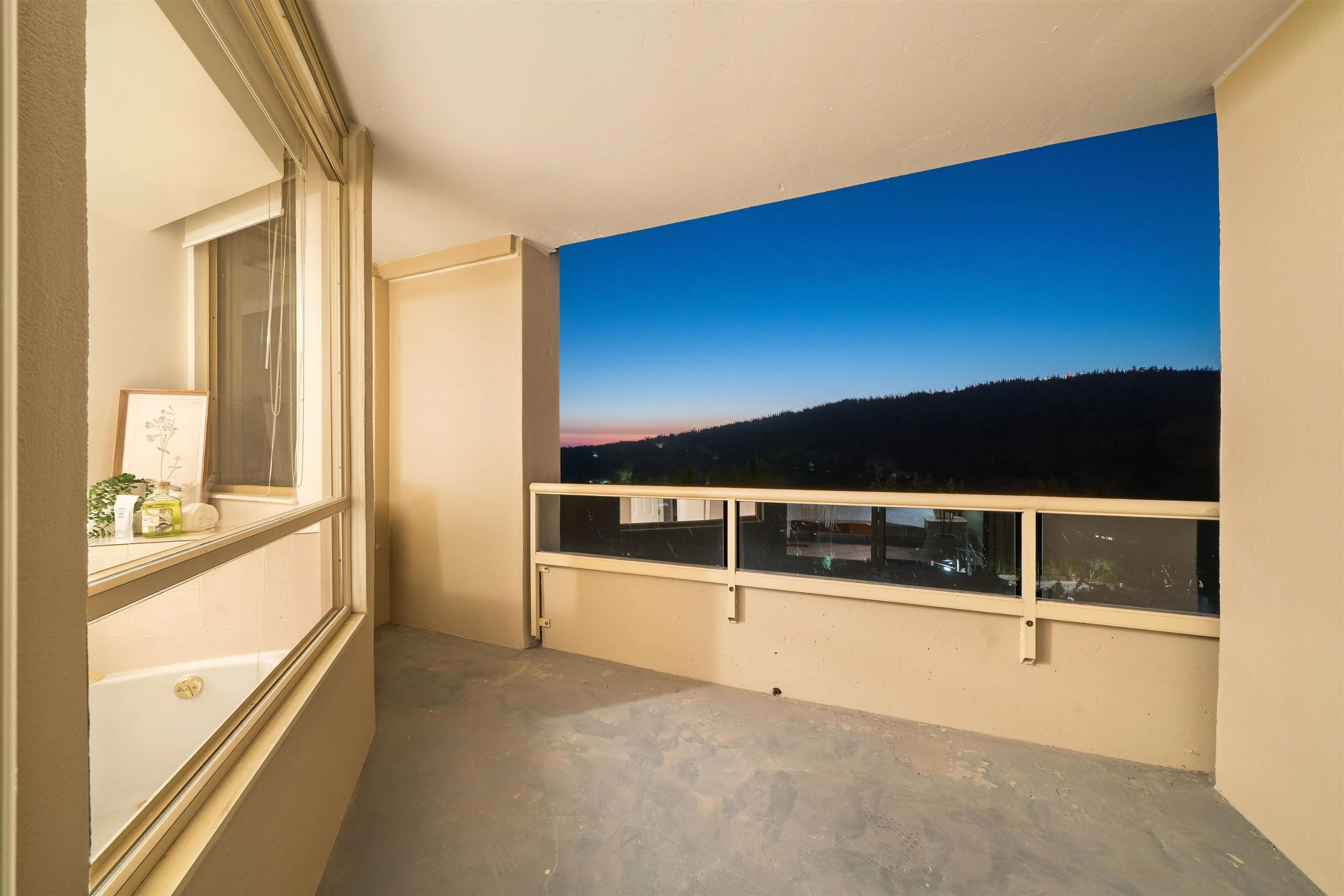 1203 728 Farrow Street