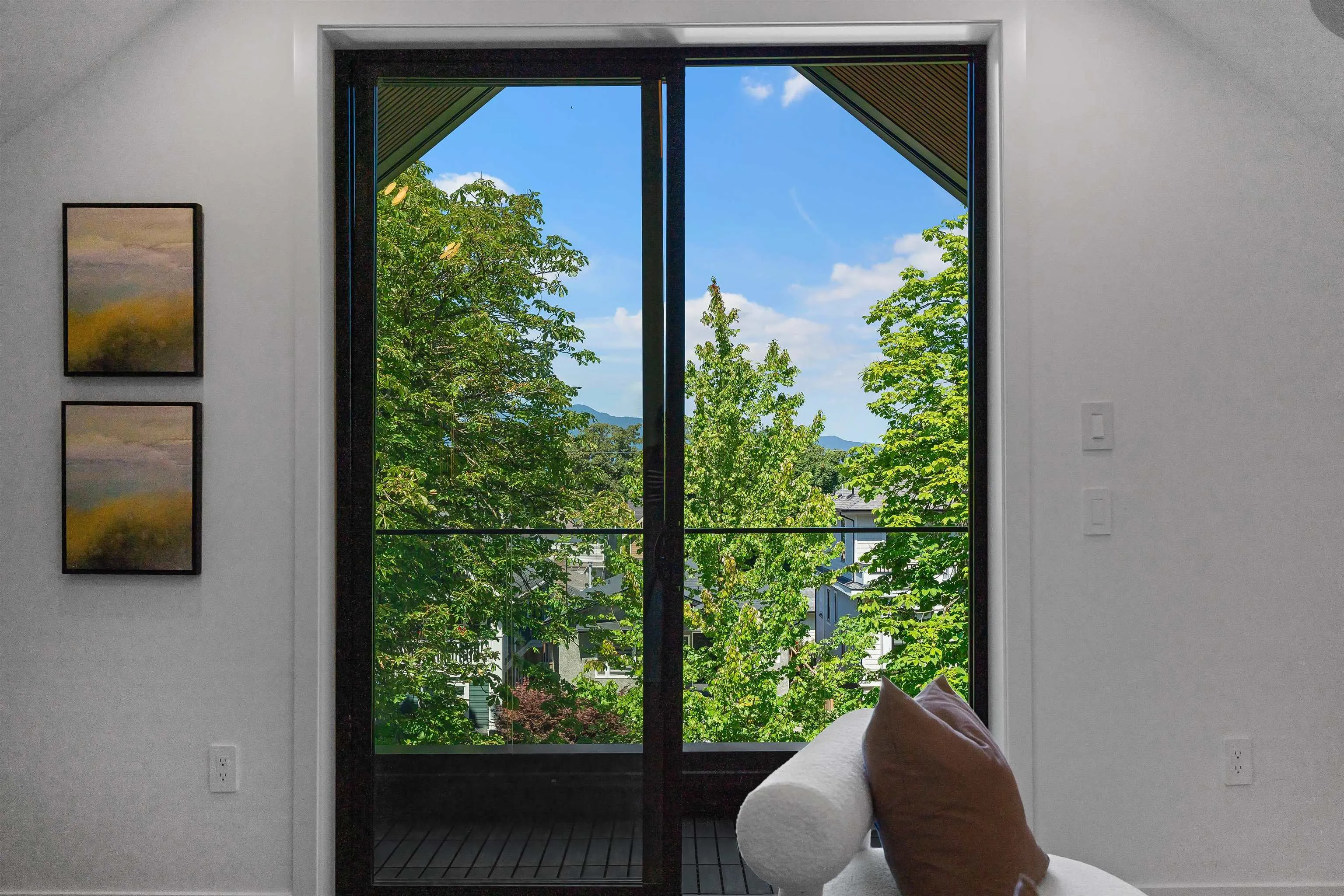 1 2858 W 12th Avenue