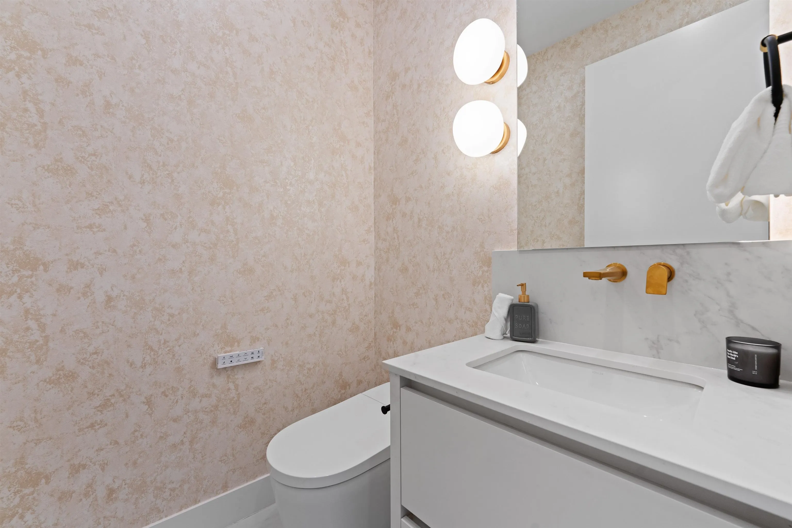 1 2858 W 12th Avenue