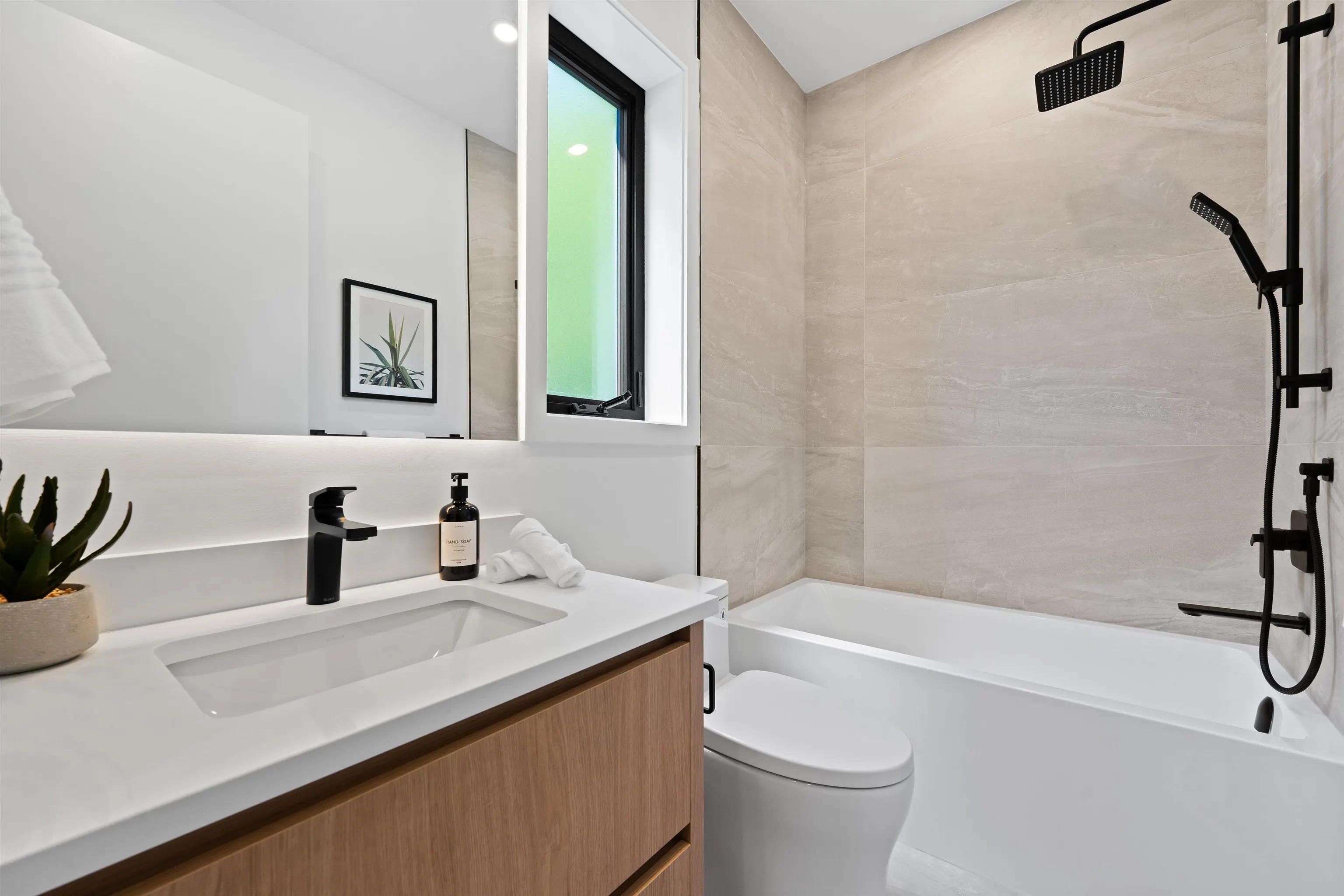 1 2858 W 12th Avenue