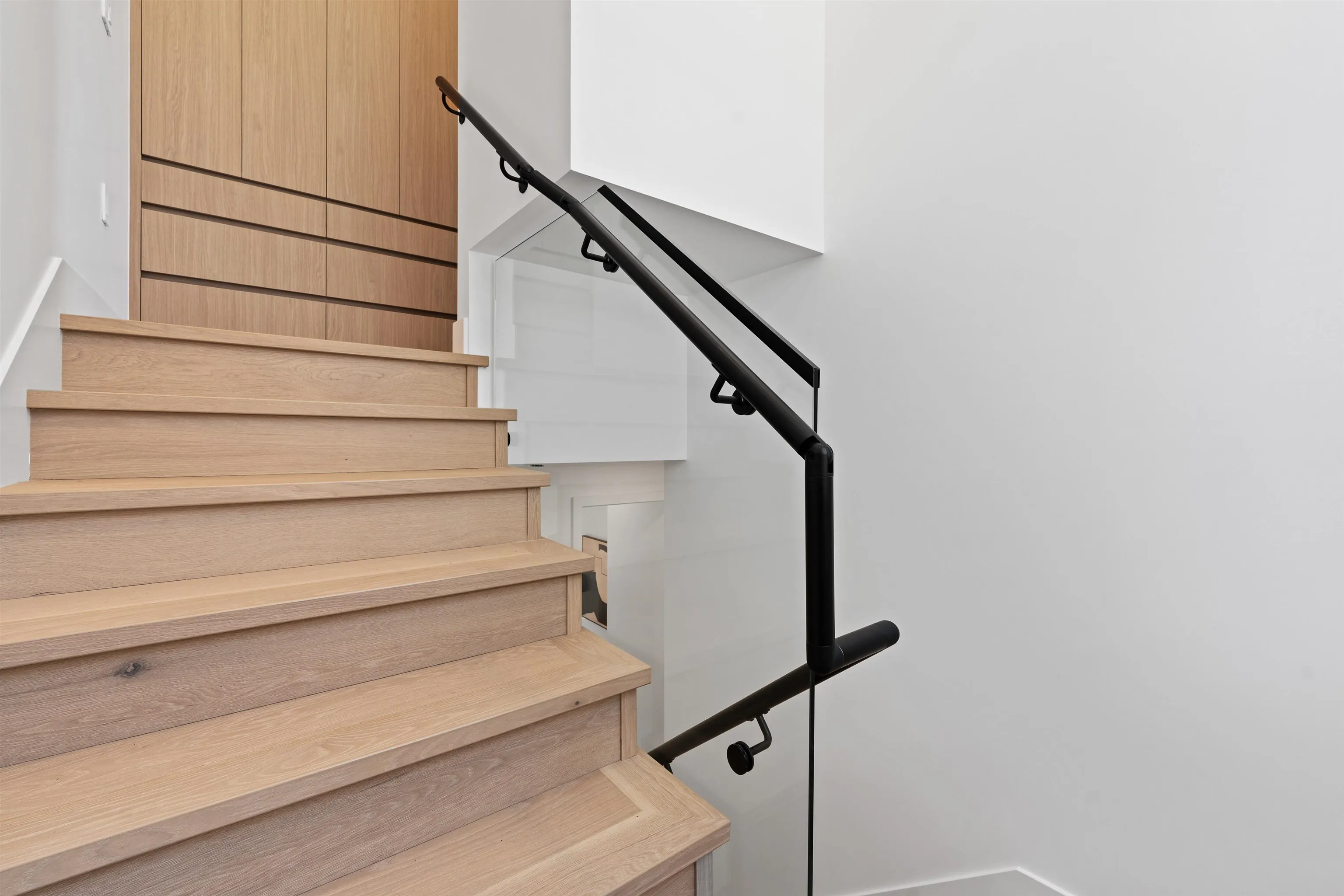 1 2858 W 12th Avenue