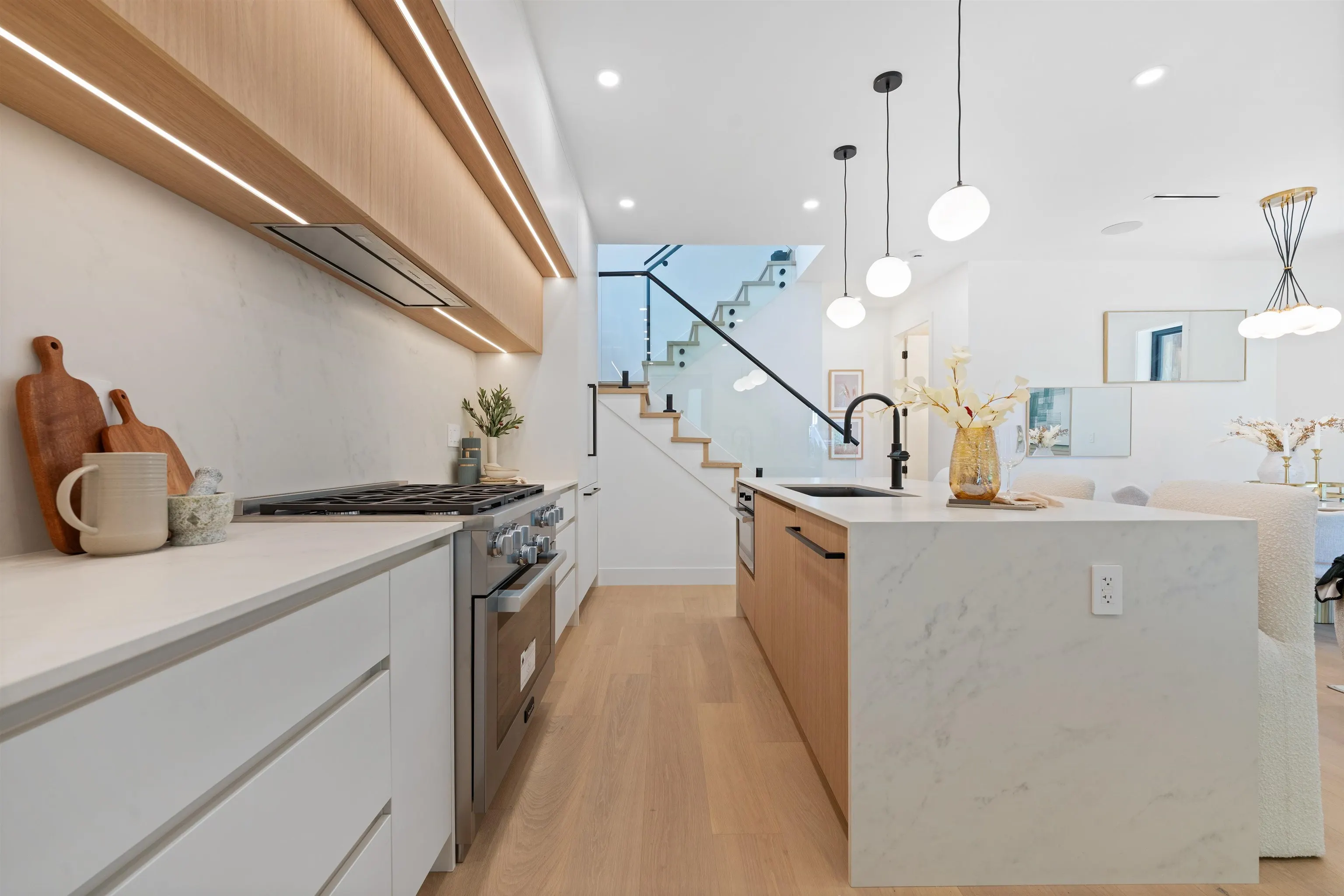 1 2858 W 12th Avenue