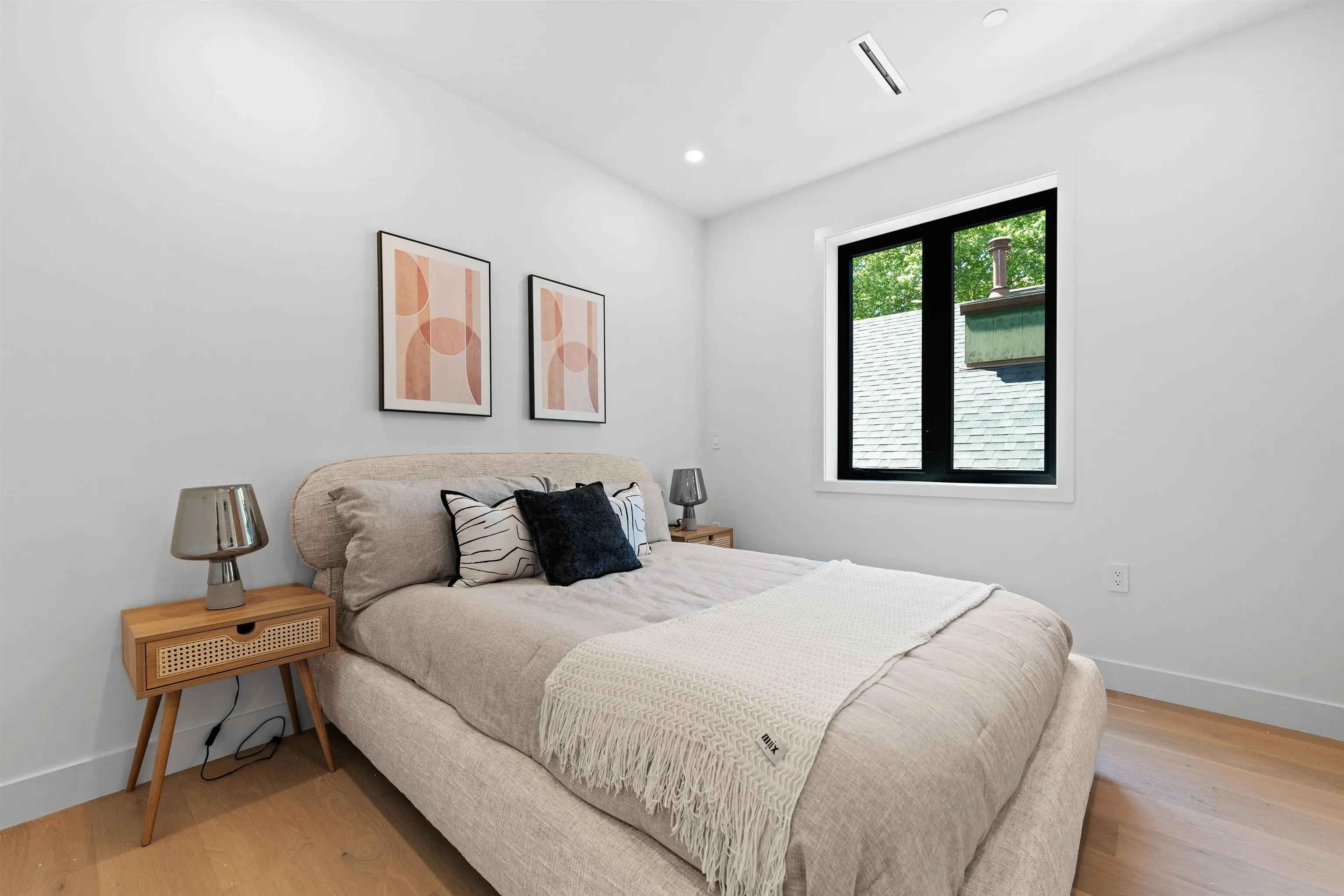 1 2858 W 12th Avenue