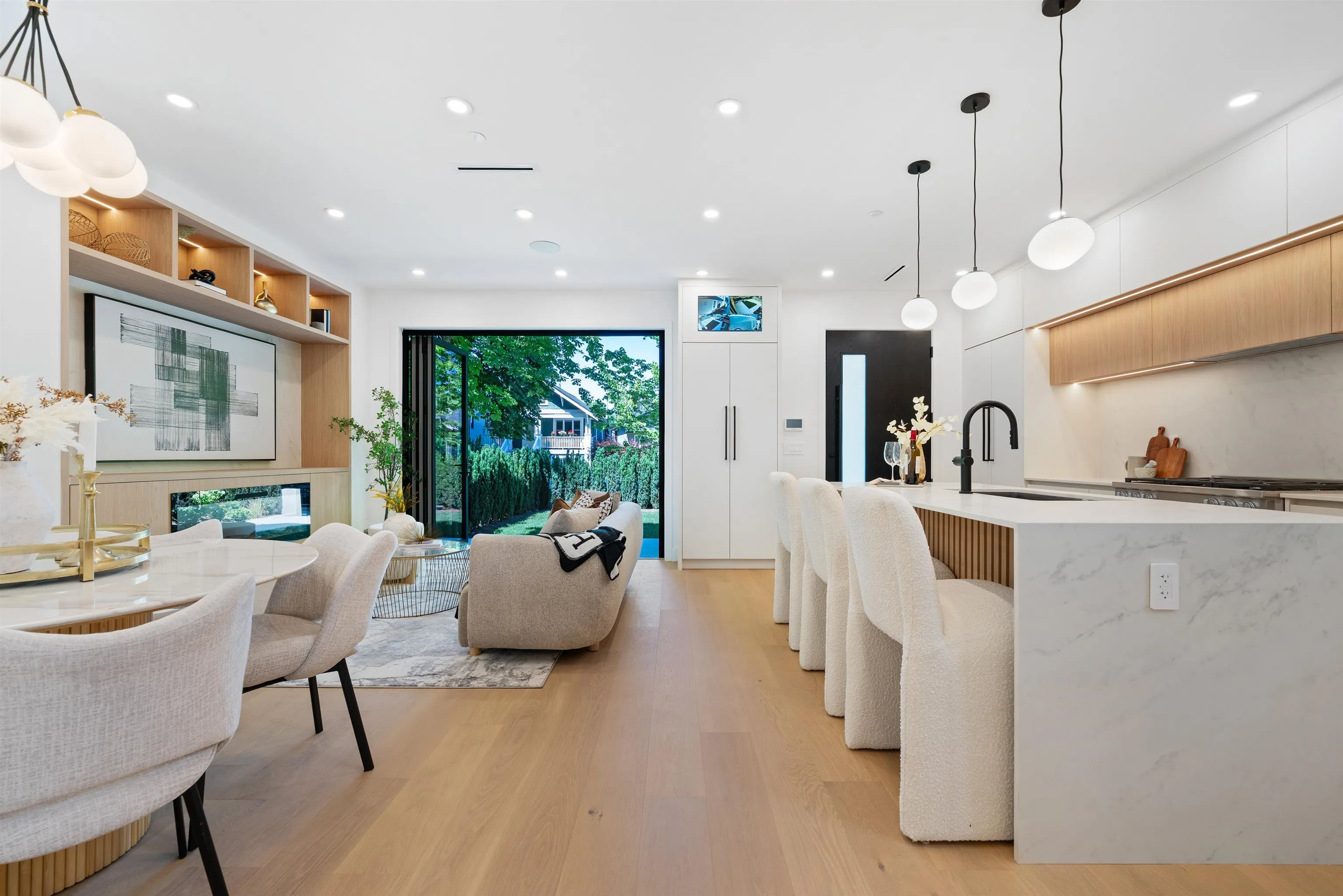 1 2858 W 12th Avenue