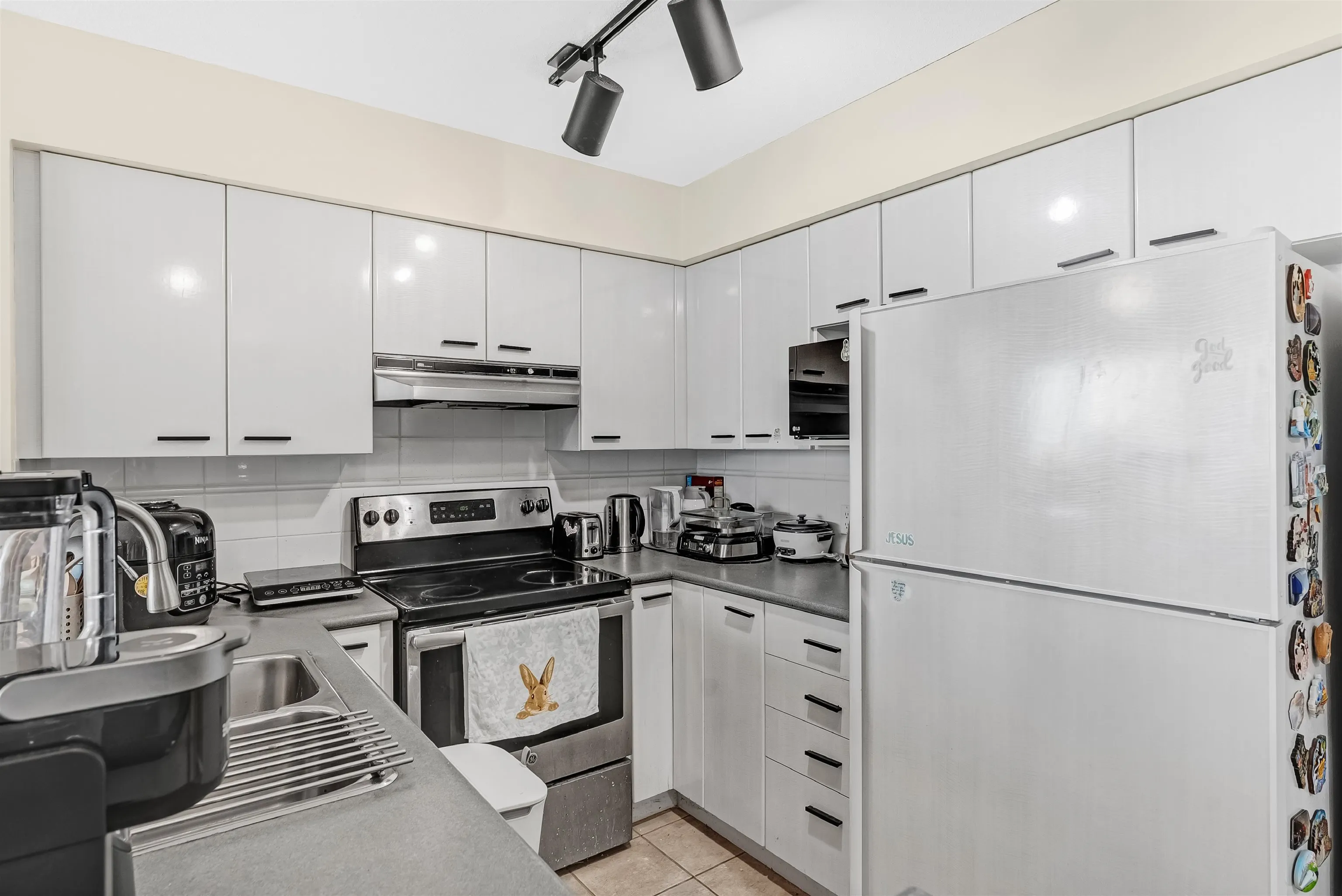 1201 6088 Willingdon Avenue