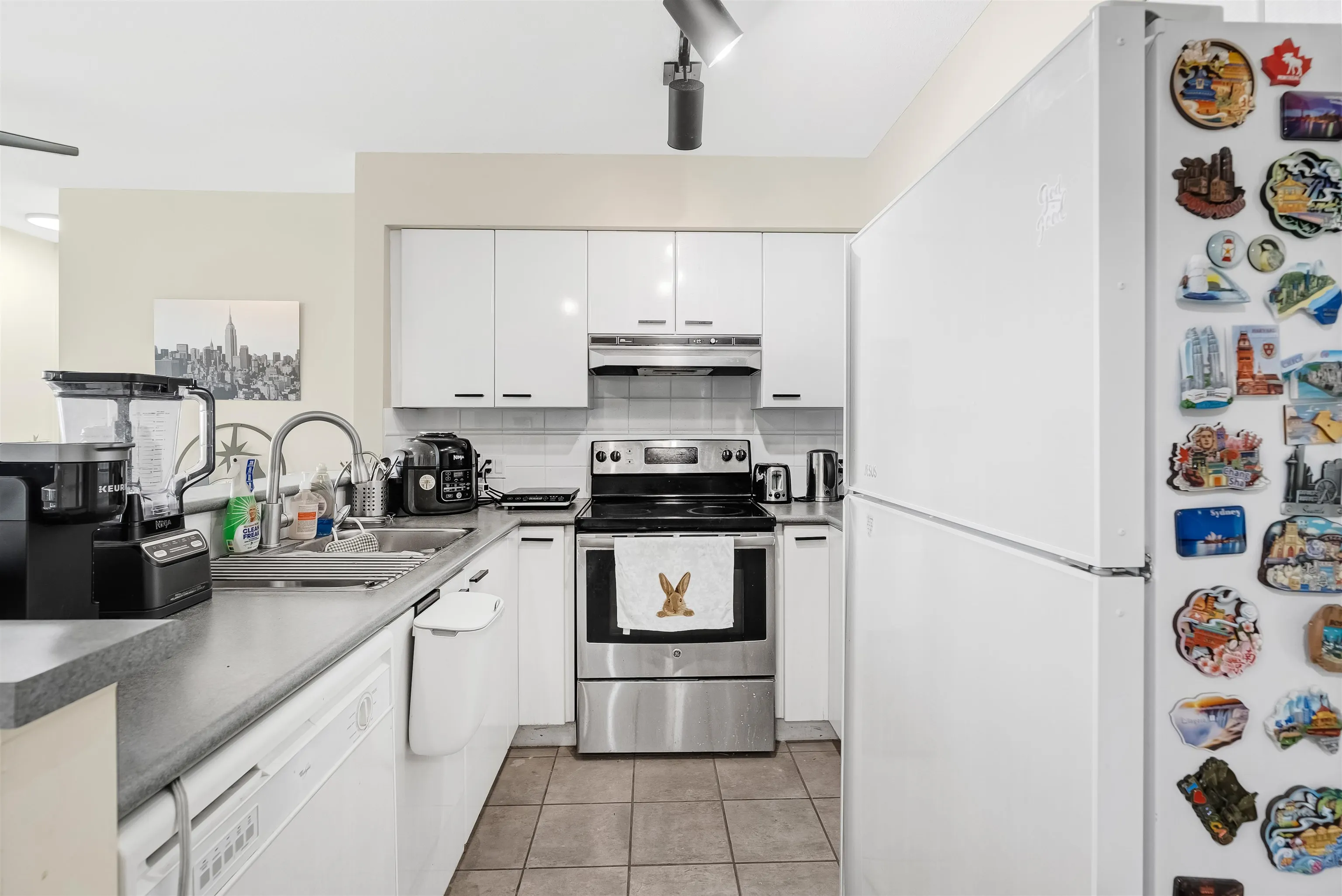 1201 6088 Willingdon Avenue