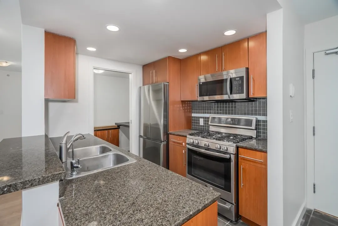 705 550 Pacific Street