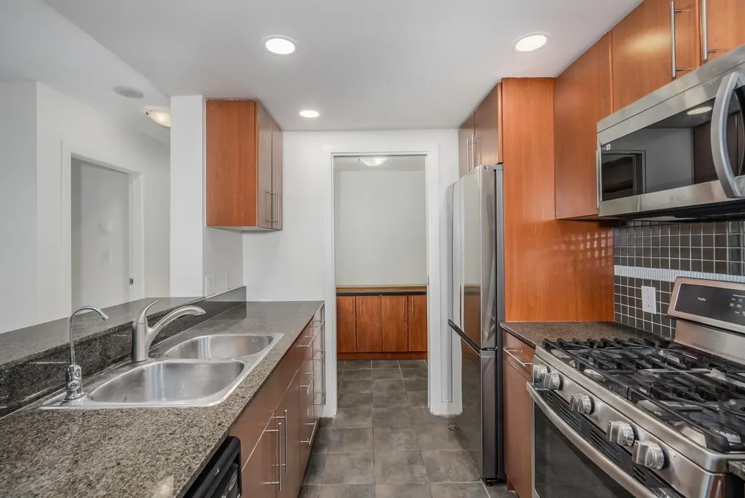 705 550 Pacific Street