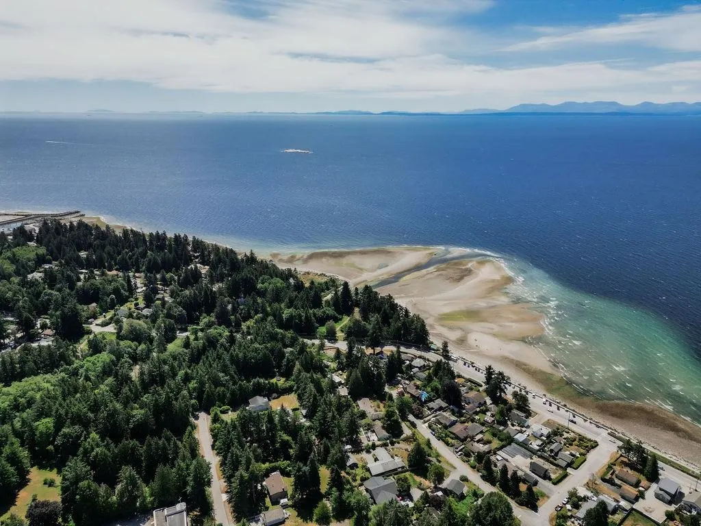 241 5160 Davis Bay Road