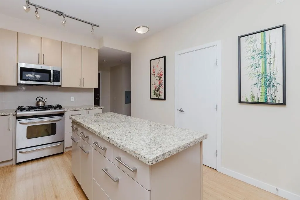 241 5160 Davis Bay Road