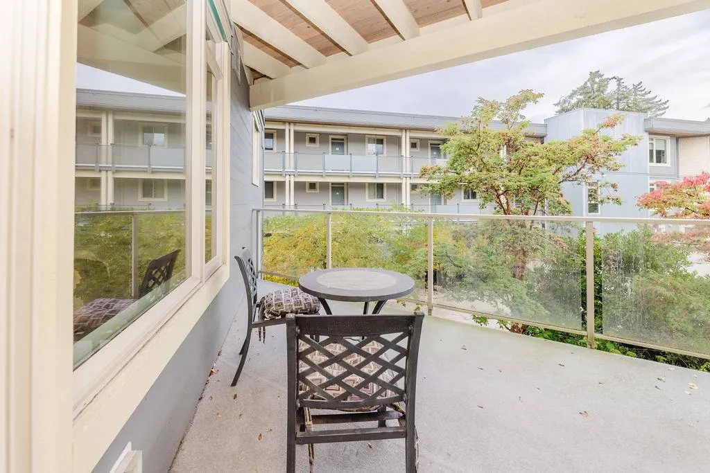 241 5160 Davis Bay Road