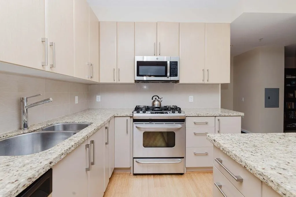 241 5160 Davis Bay Road