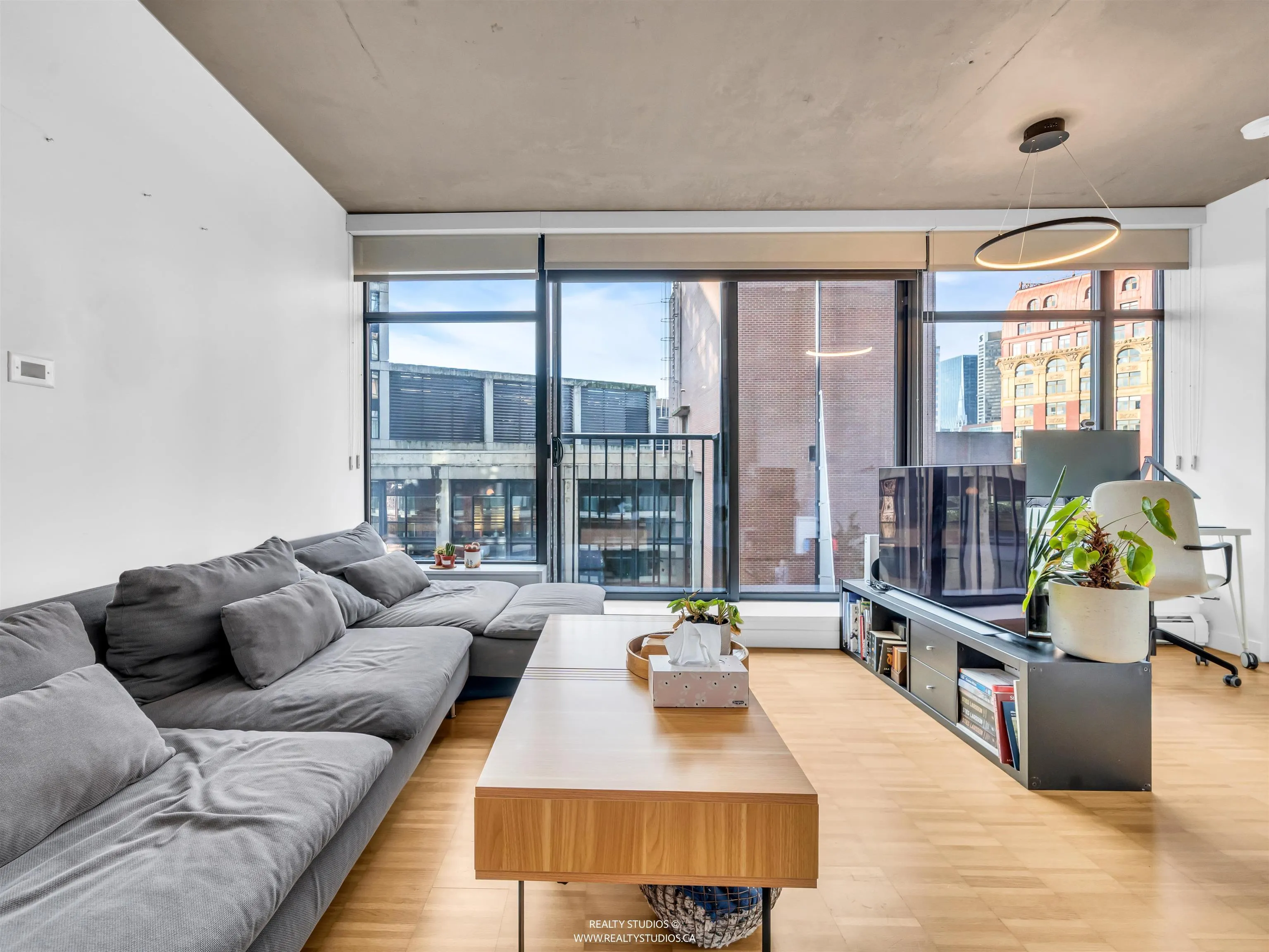 908 128 W Cordova Street
