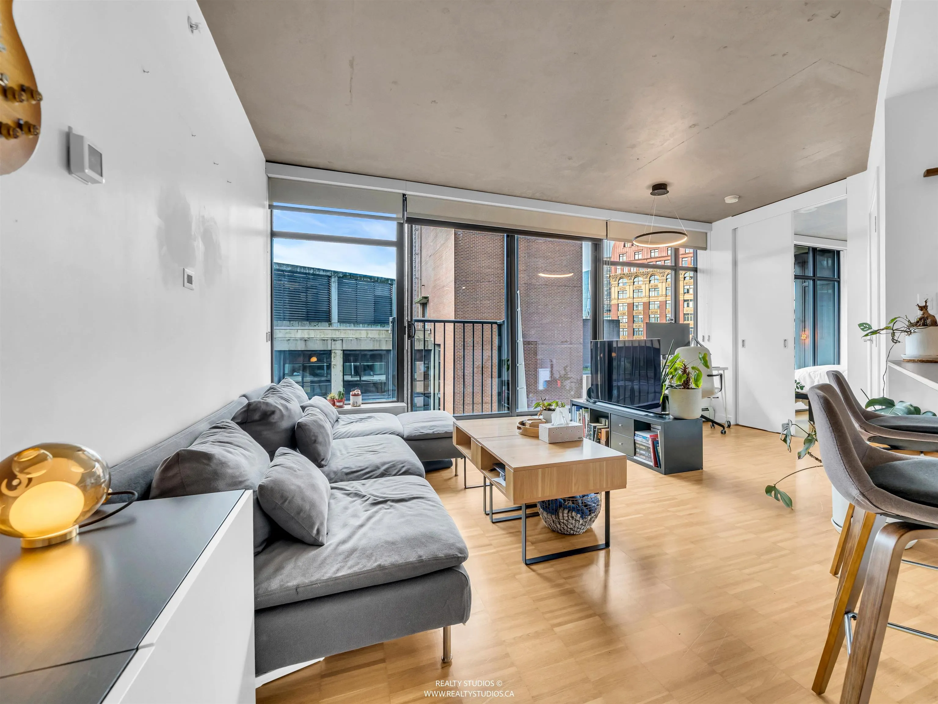 908 128 W Cordova Street