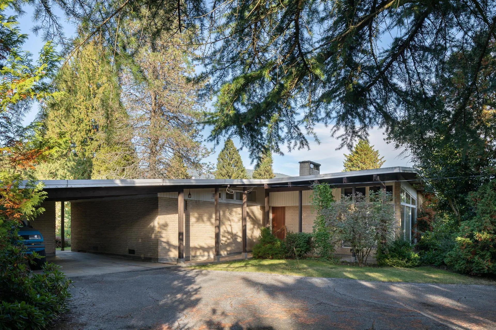 1025 Groveland Road