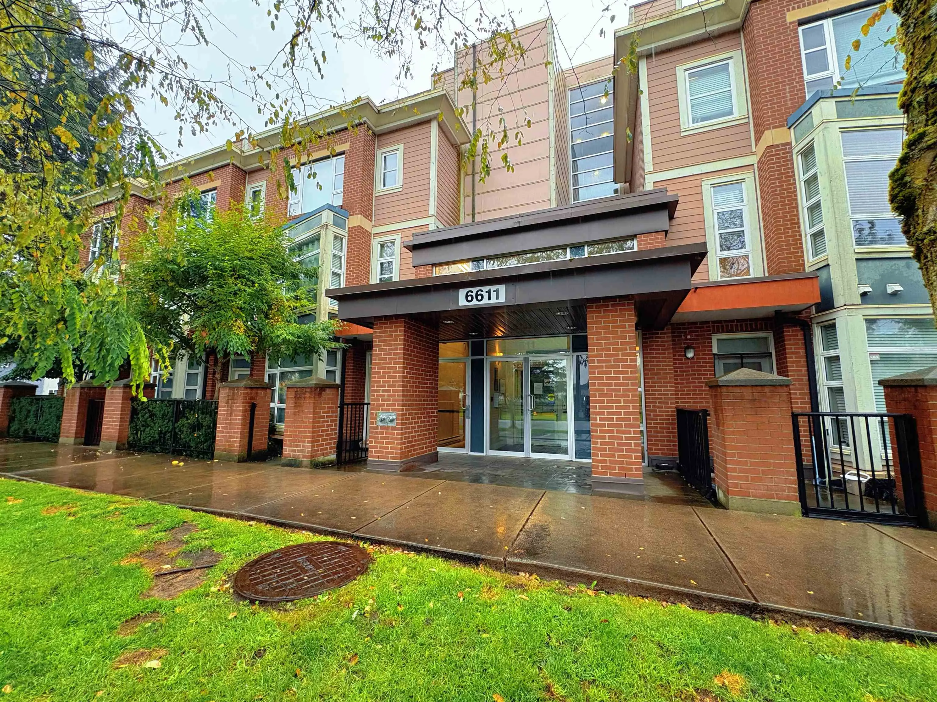 304 6611 Eckersley Road