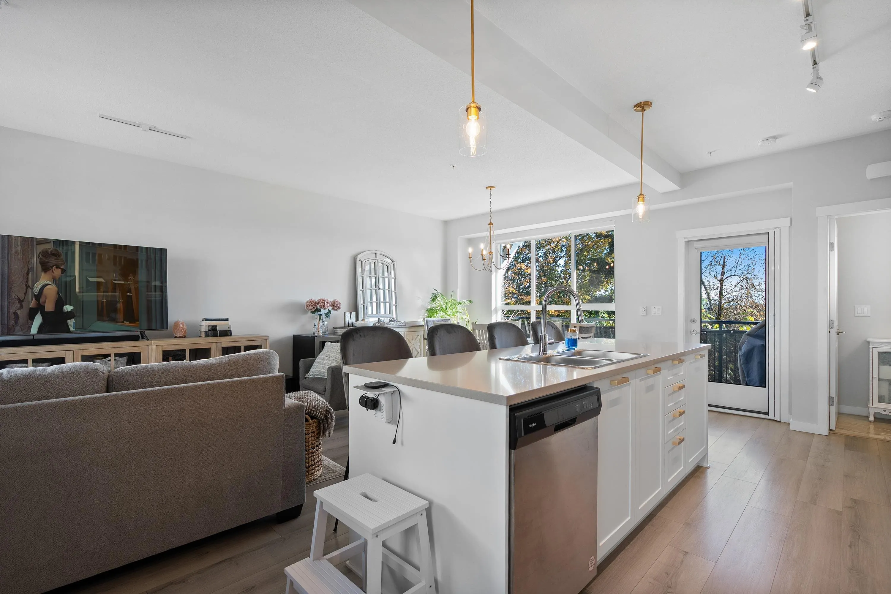 43 8335 Nelson Street