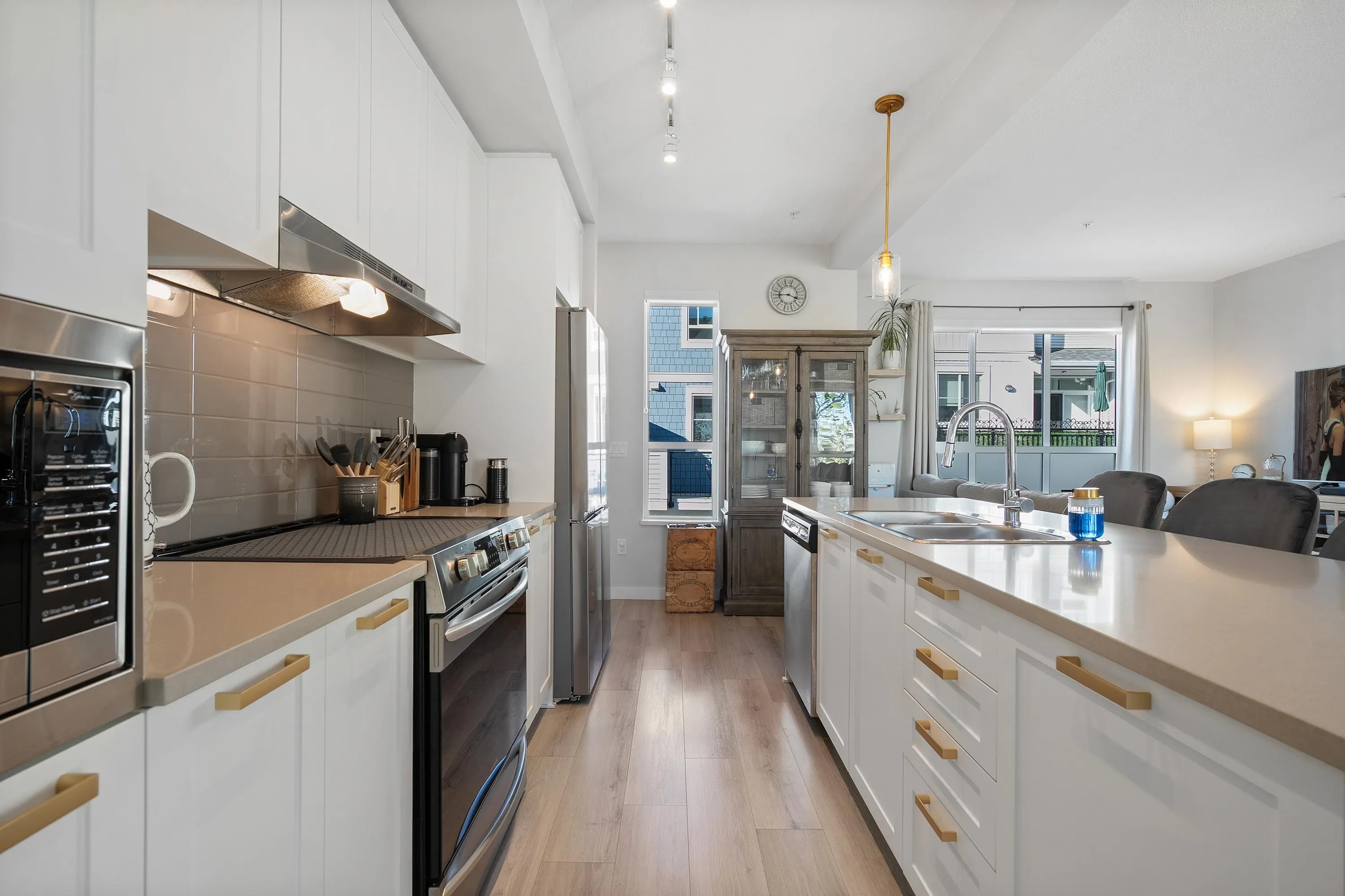 43 8335 Nelson Street