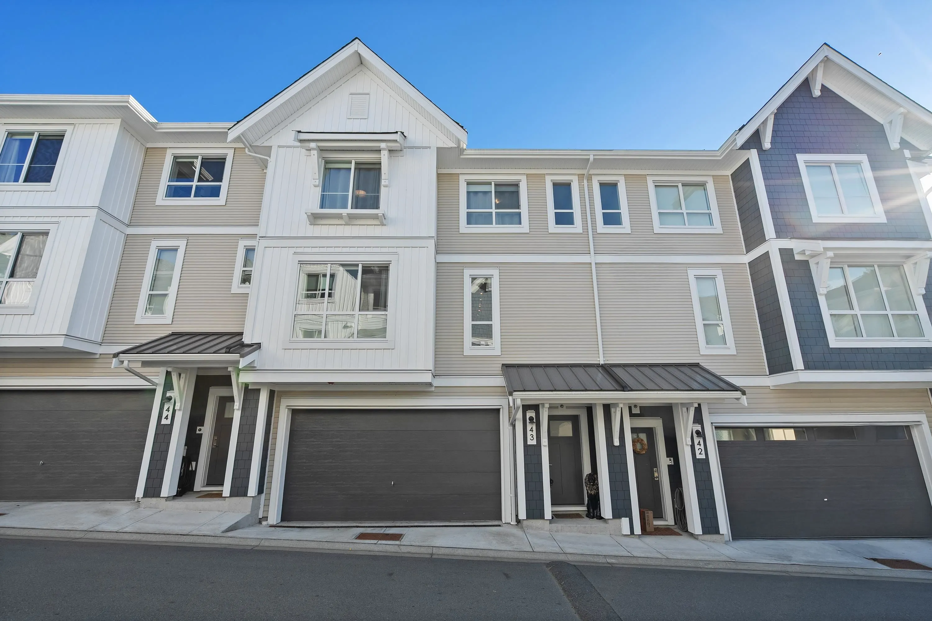 43 8335 Nelson Street