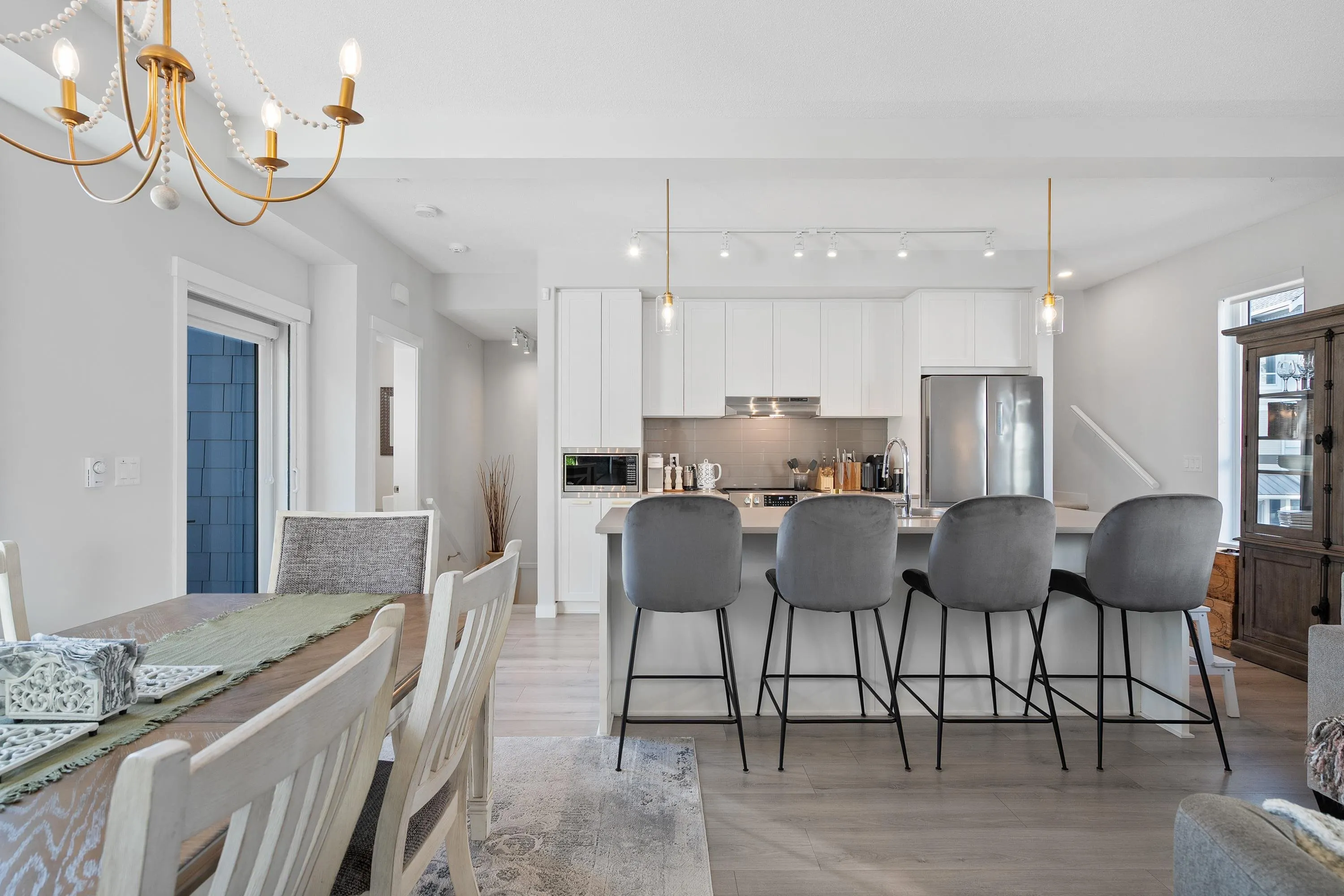 43 8335 Nelson Street