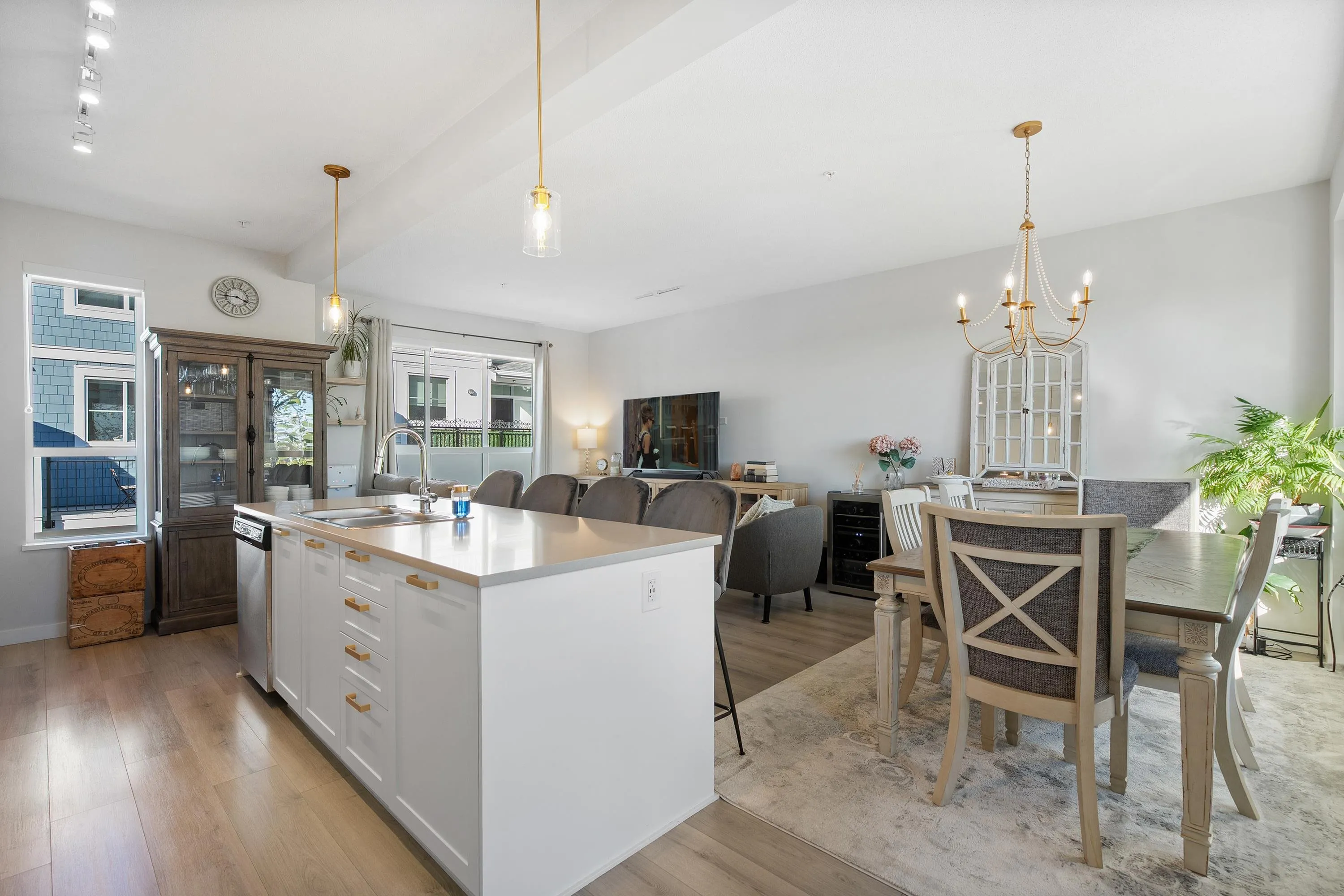 43 8335 Nelson Street