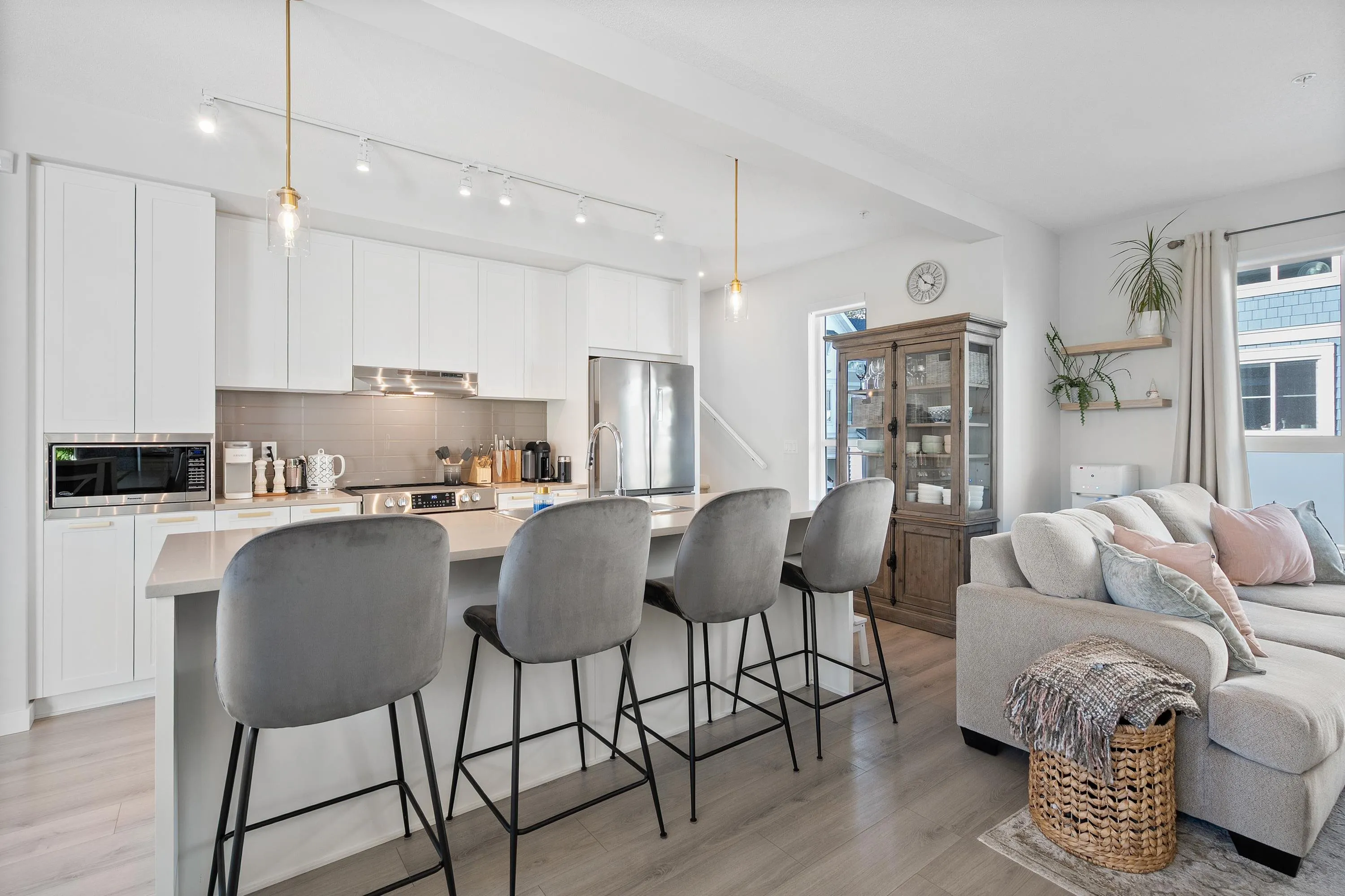 43 8335 Nelson Street