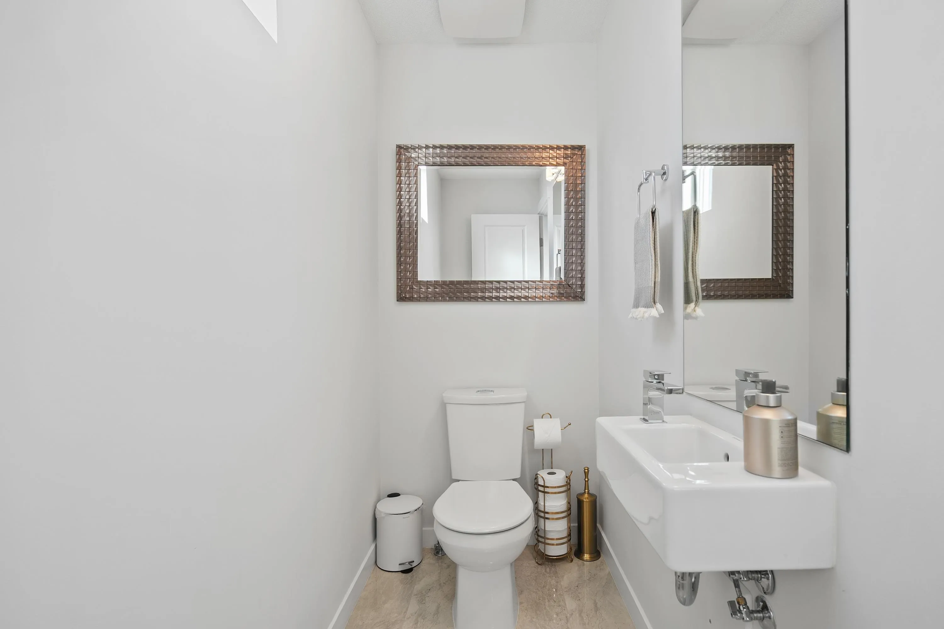 43 8335 Nelson Street