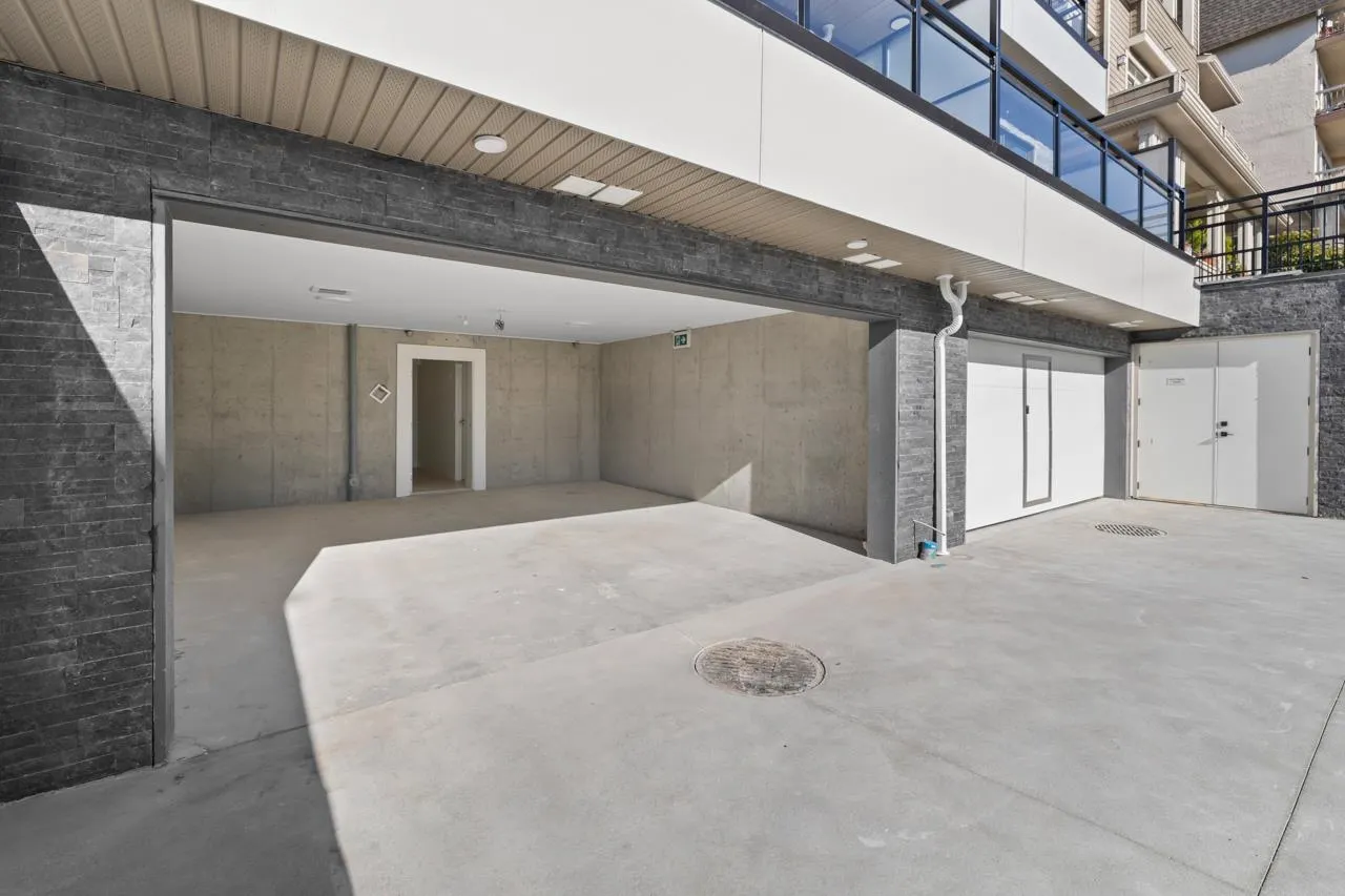 1 3800 Pender Street