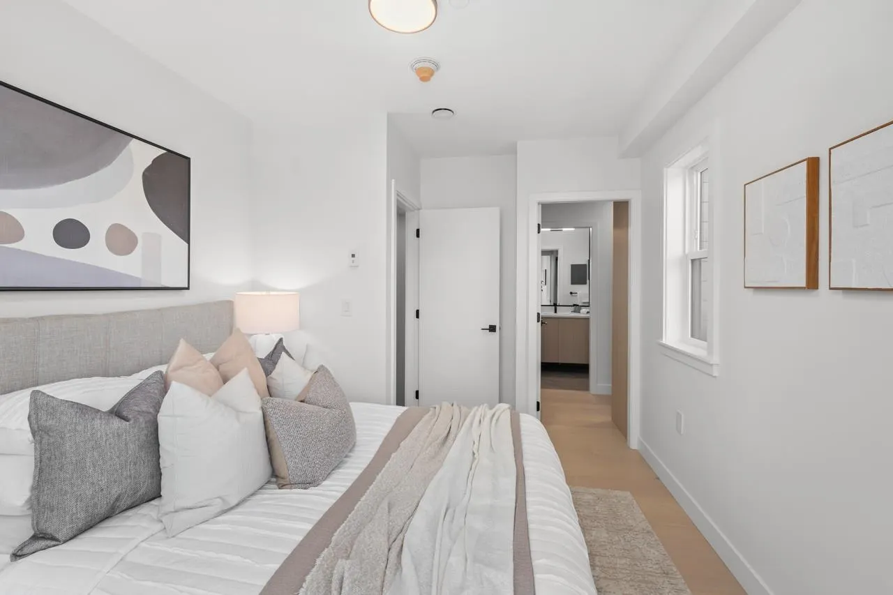 2 3800 Pender Street