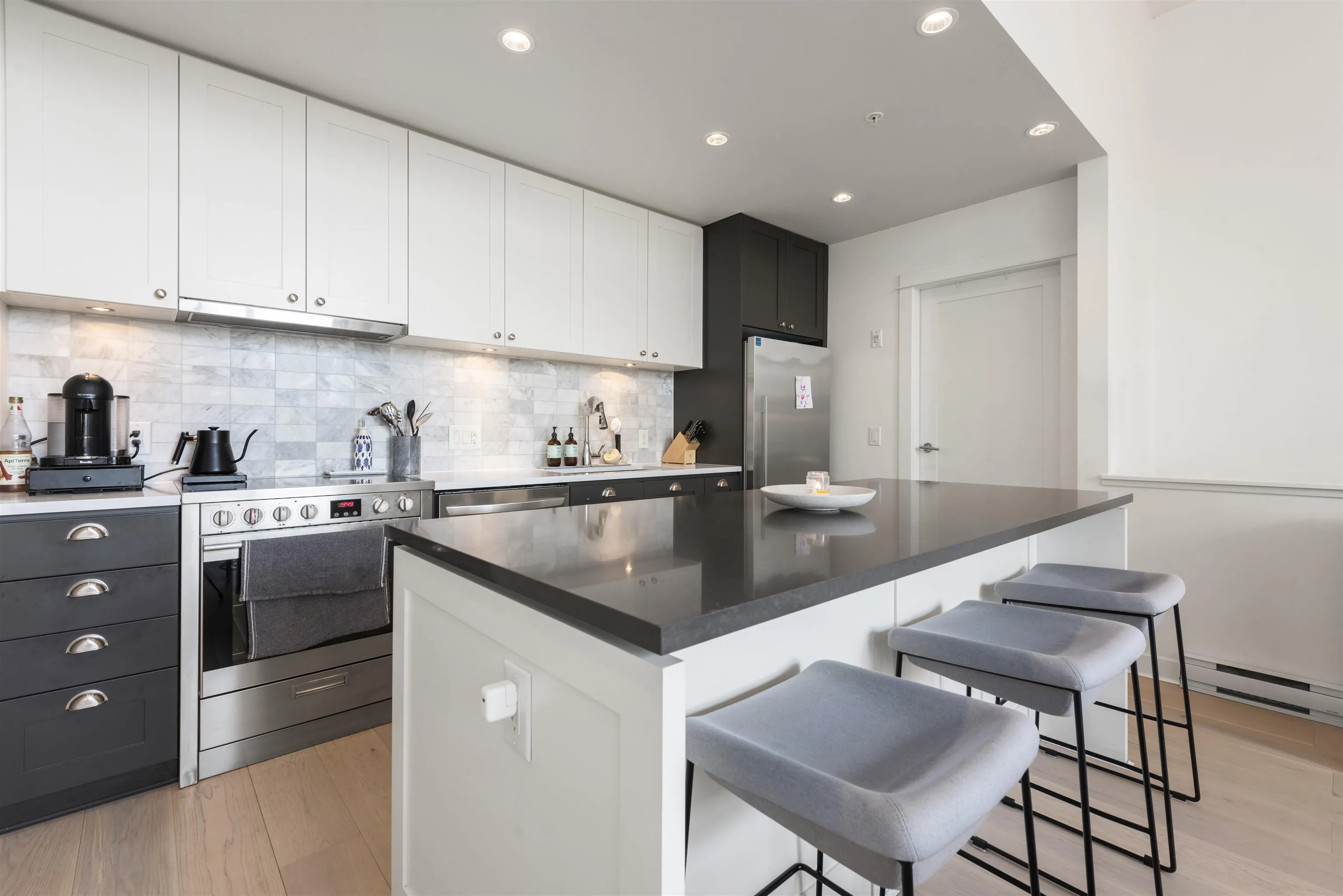 3429 Porter Street
