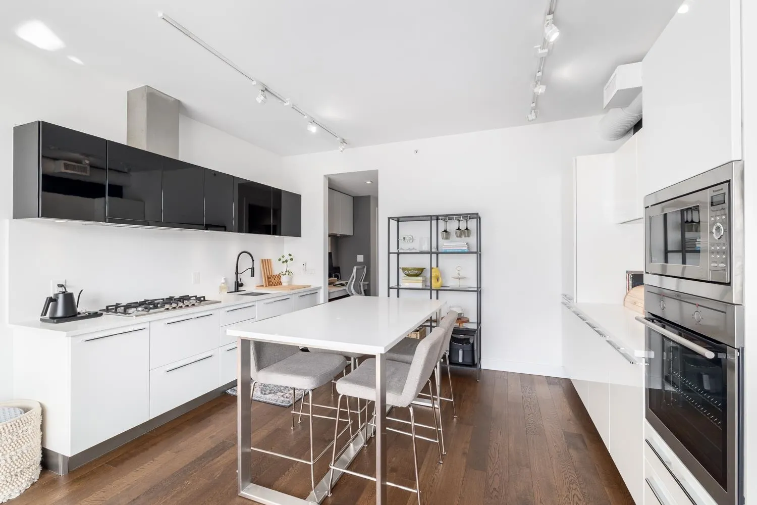 518 108 E 1st Avenue