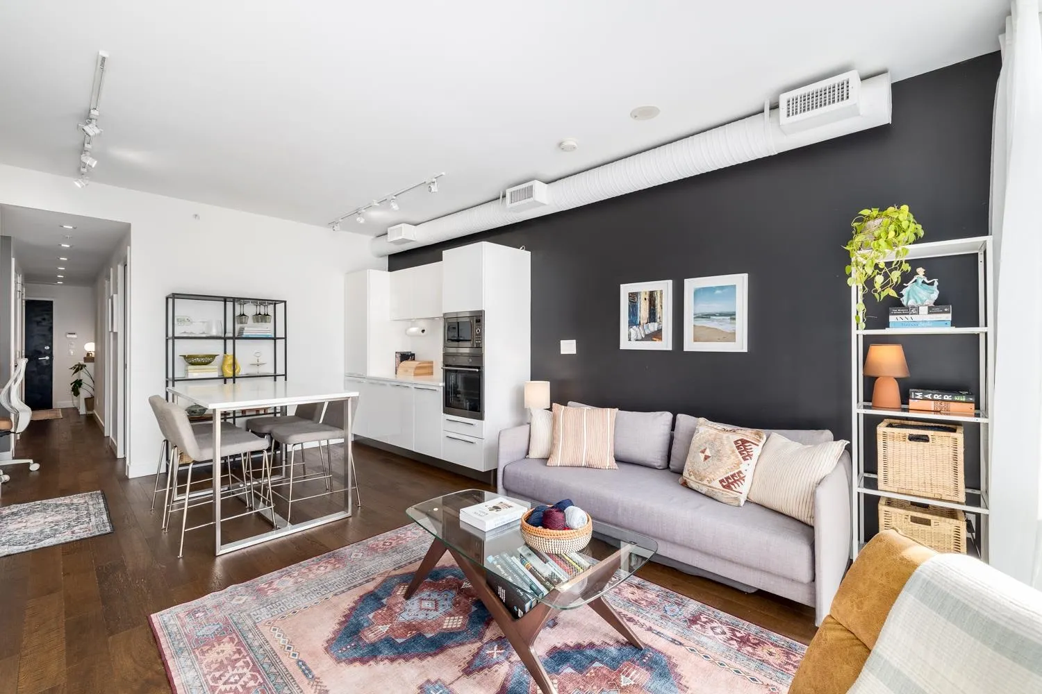 518 108 E 1st Avenue