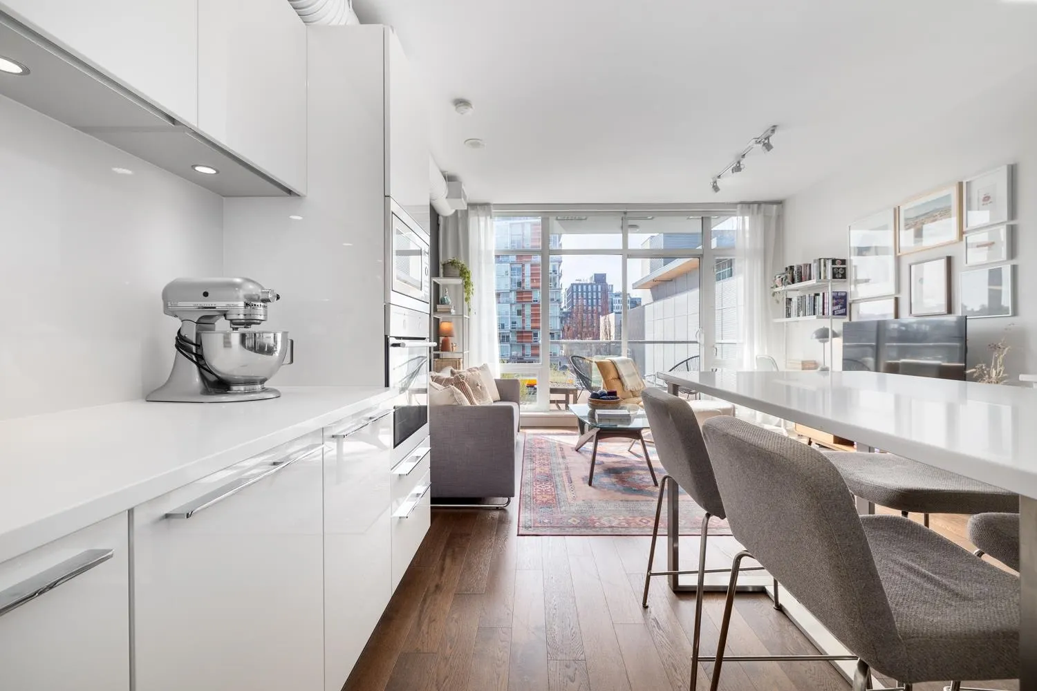 518 108 E 1st Avenue