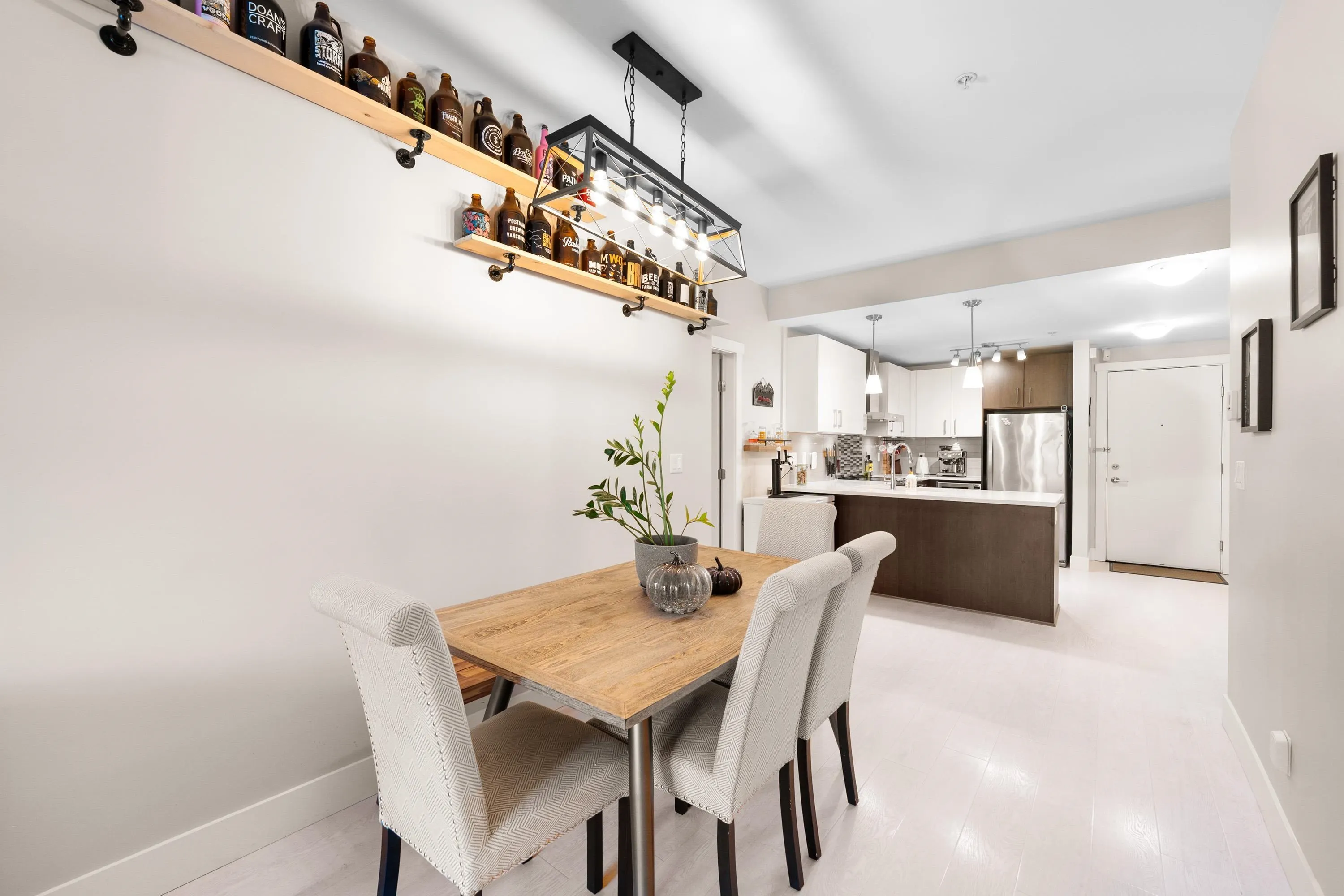 101 2460 Kelly Avenue