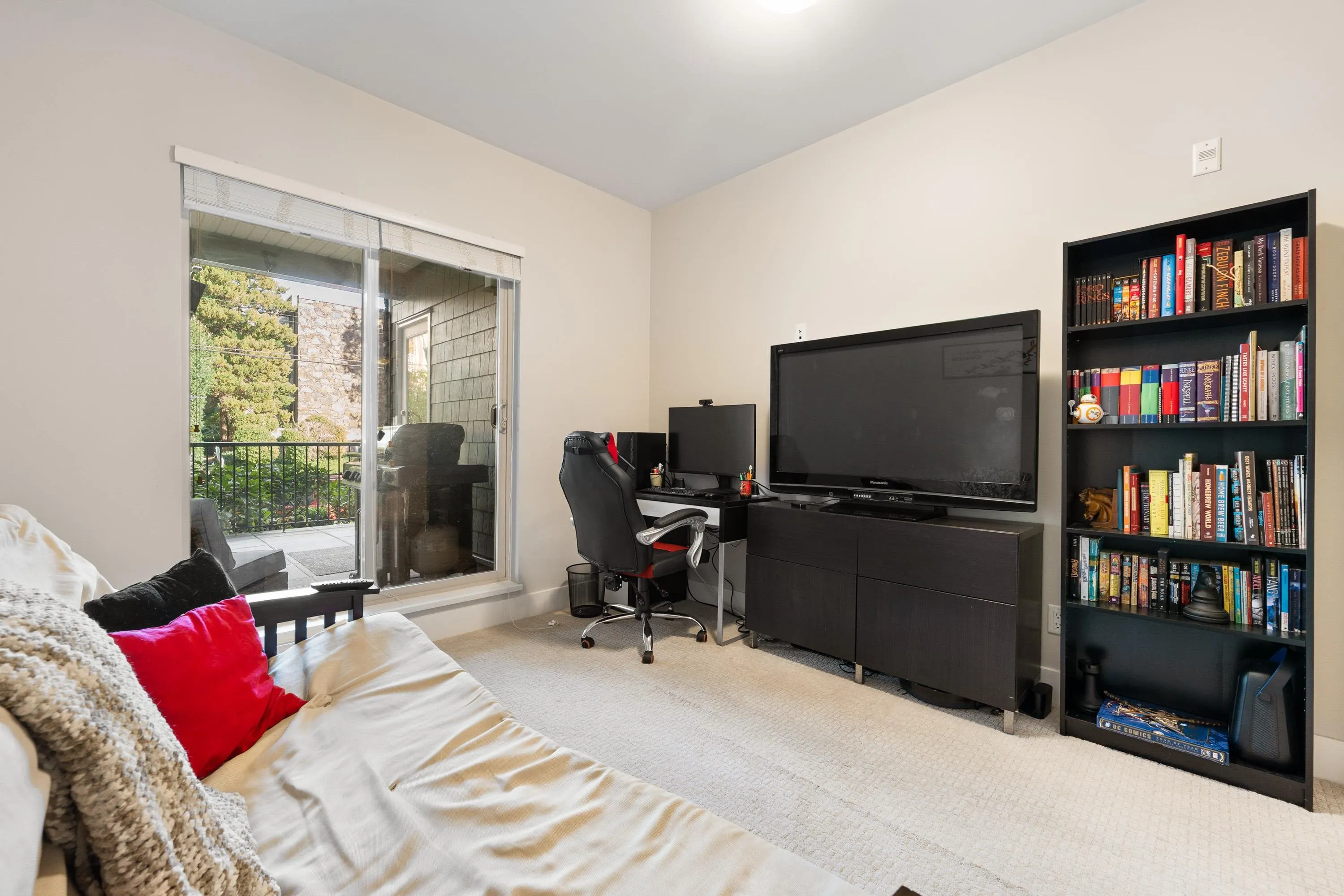 101 2460 Kelly Avenue