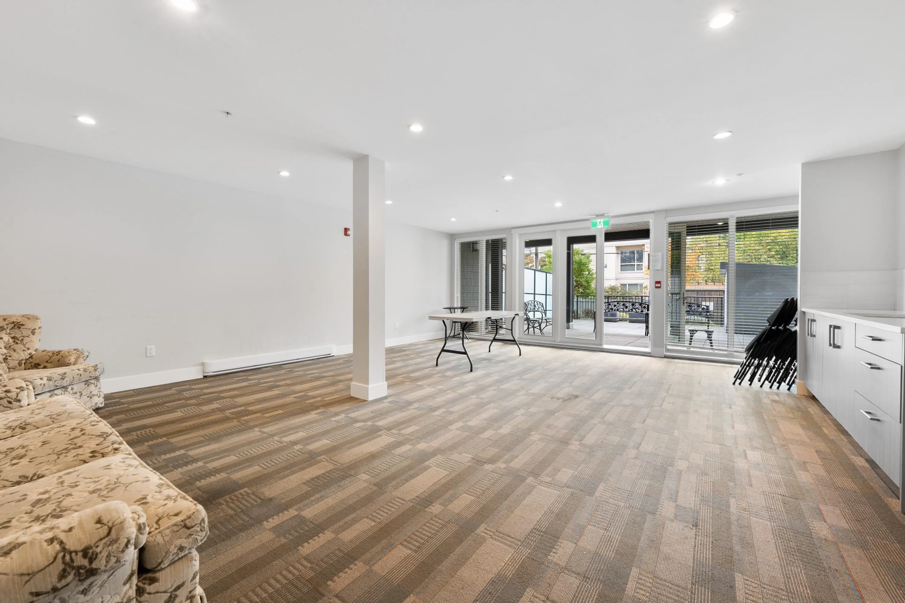 101 2460 Kelly Avenue