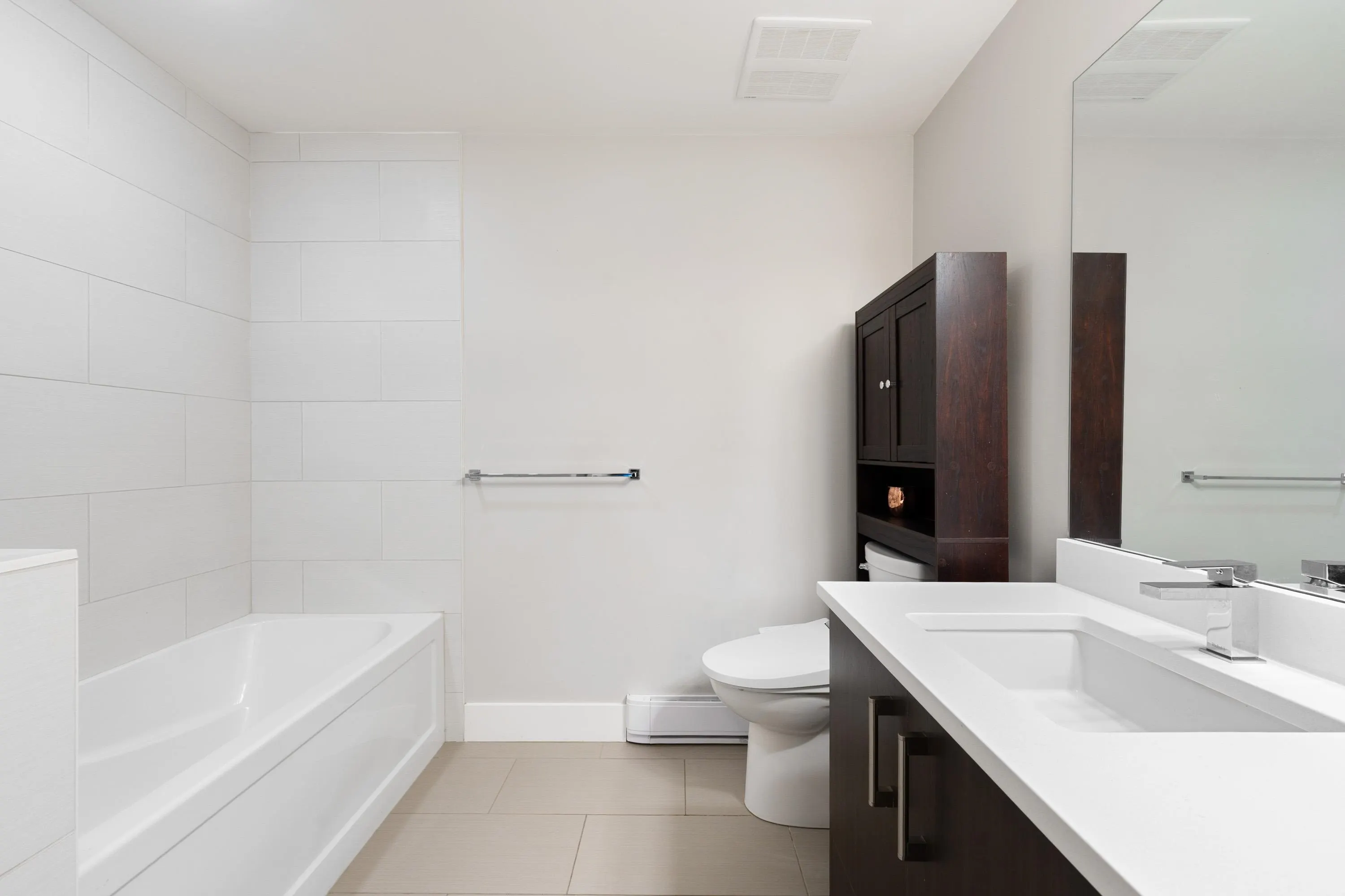 101 2460 Kelly Avenue