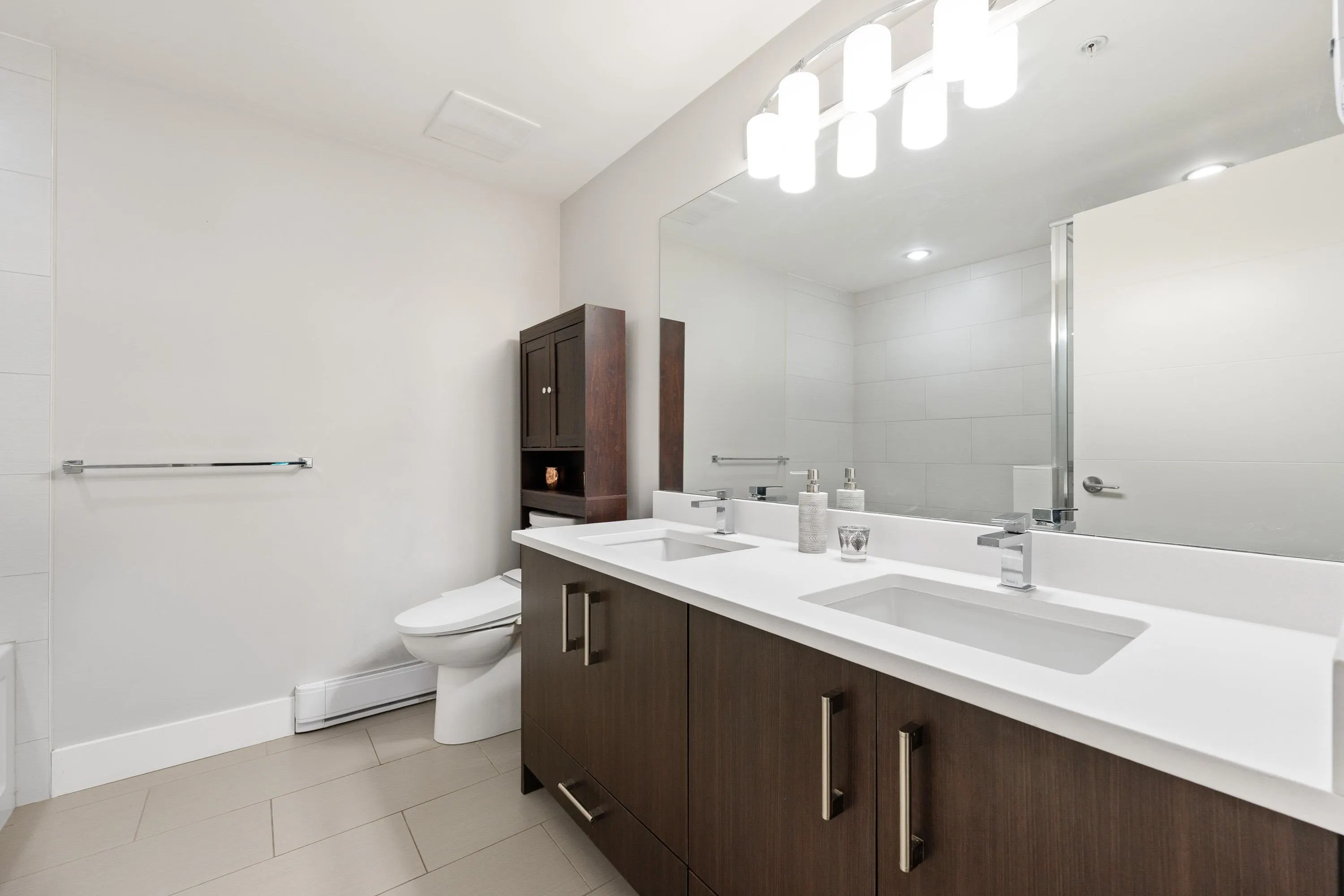 101 2460 Kelly Avenue