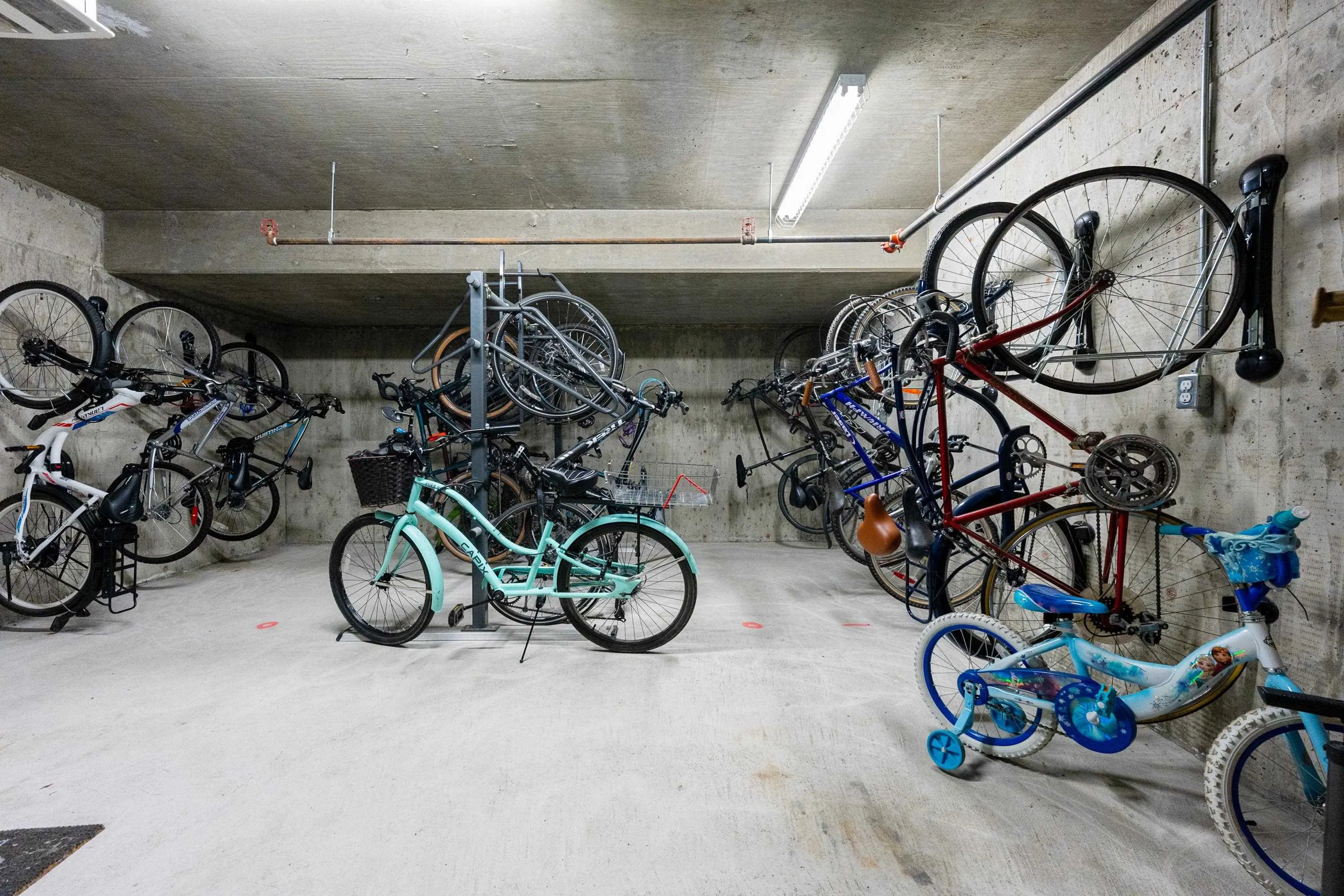 101 2460 Kelly Avenue