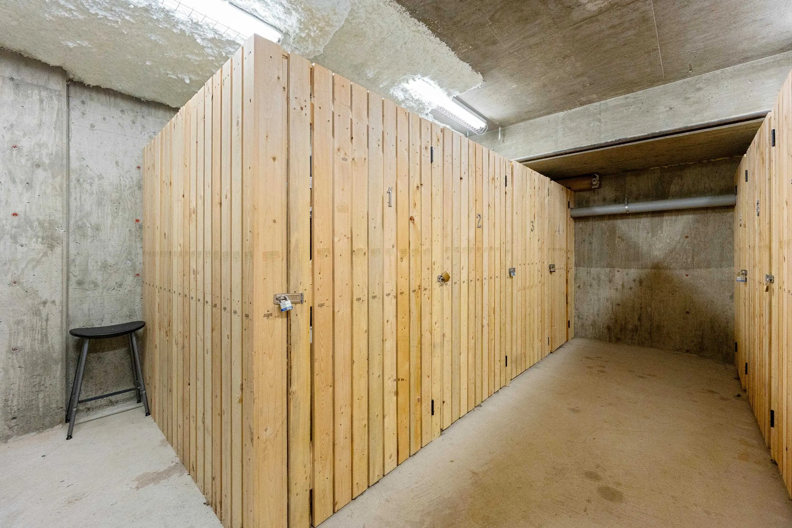 101 2460 Kelly Avenue