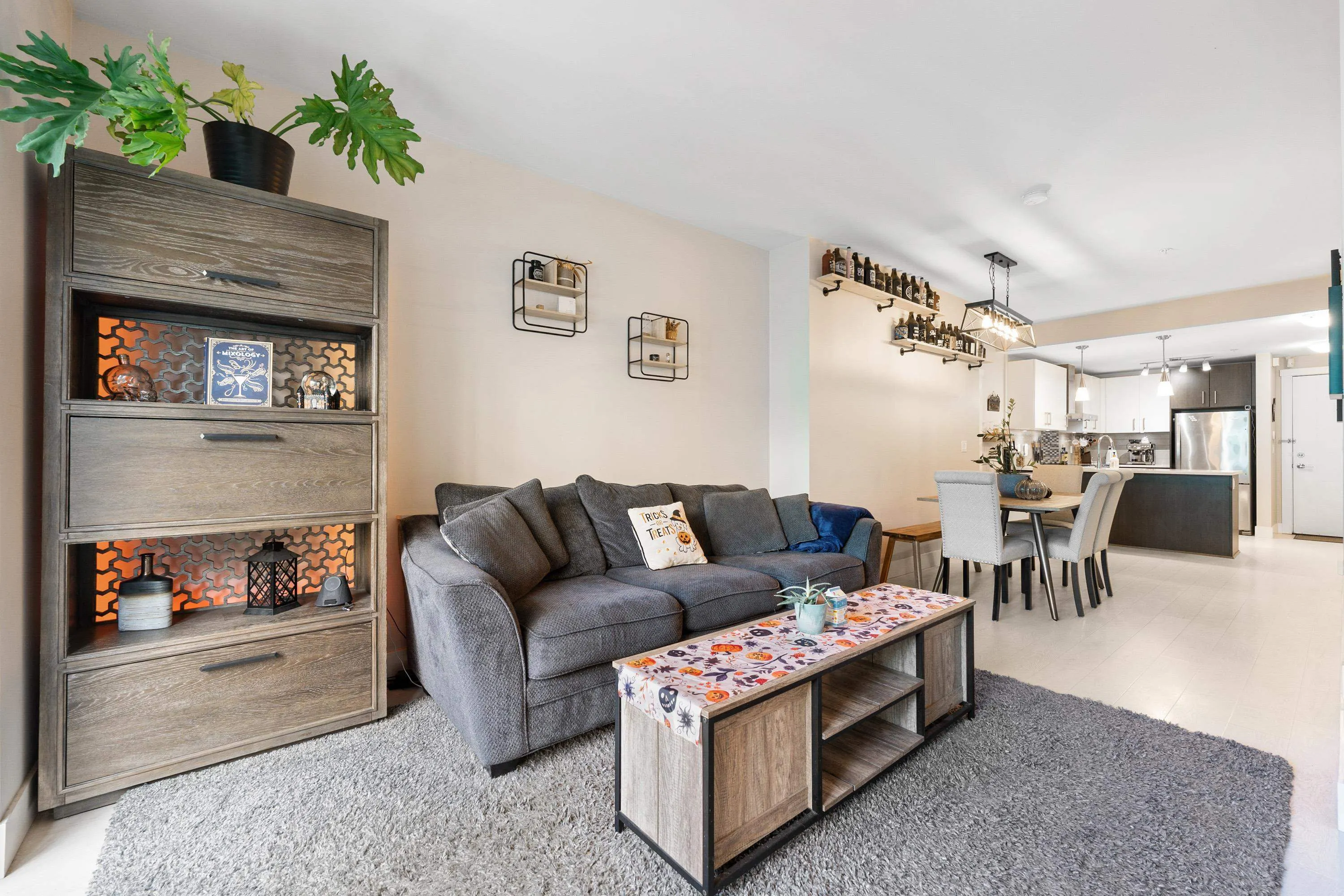 101 2460 Kelly Avenue