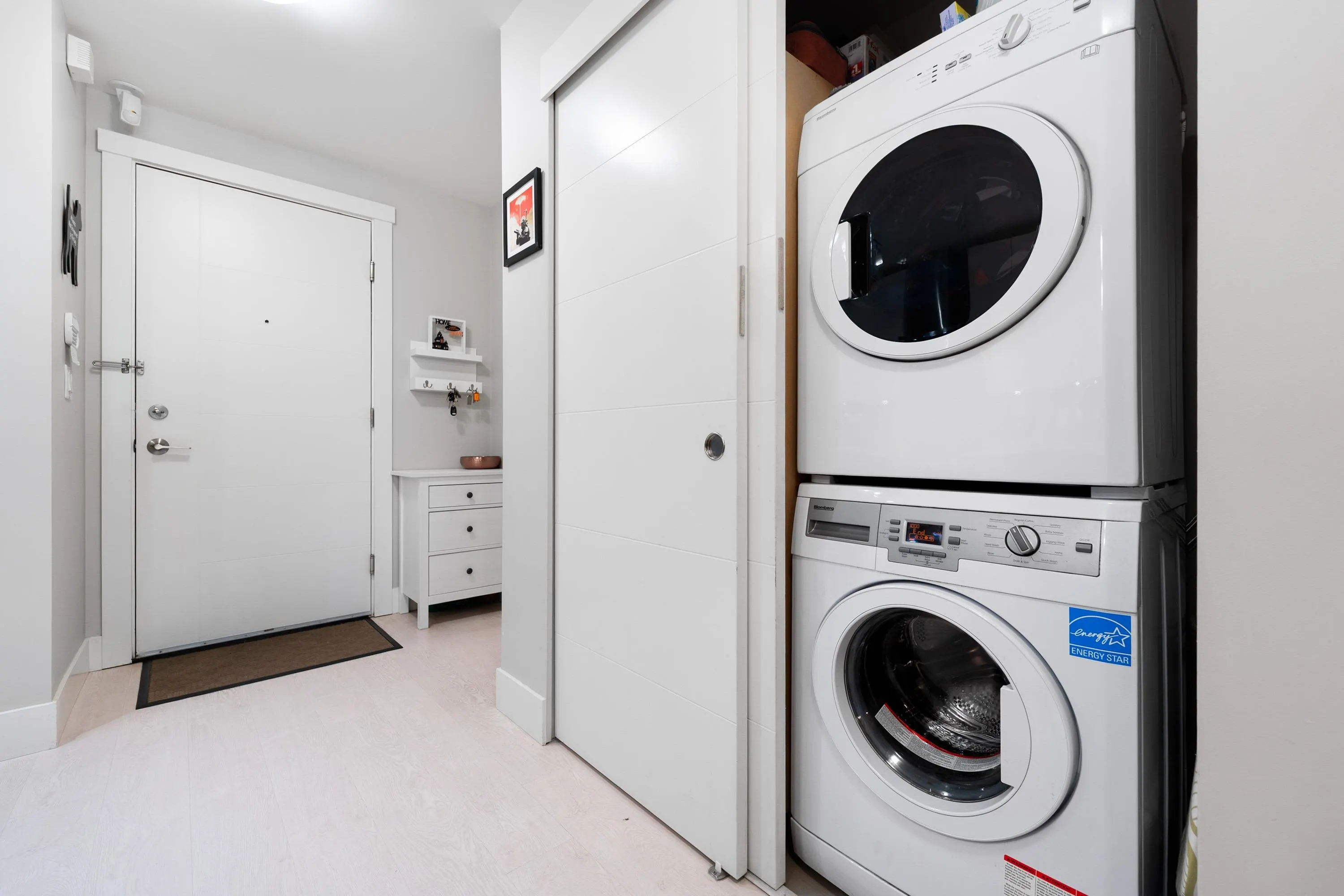 101 2460 Kelly Avenue