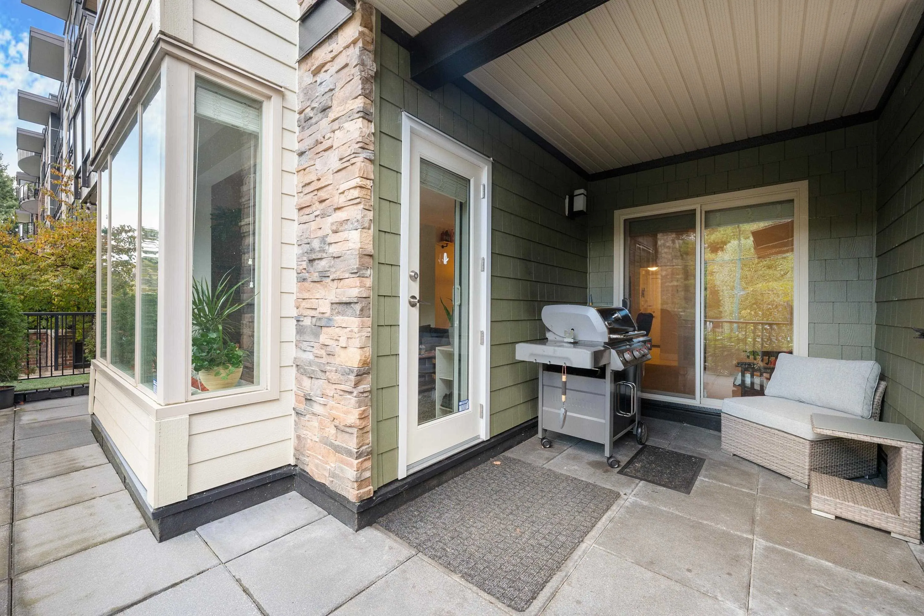 101 2460 Kelly Avenue