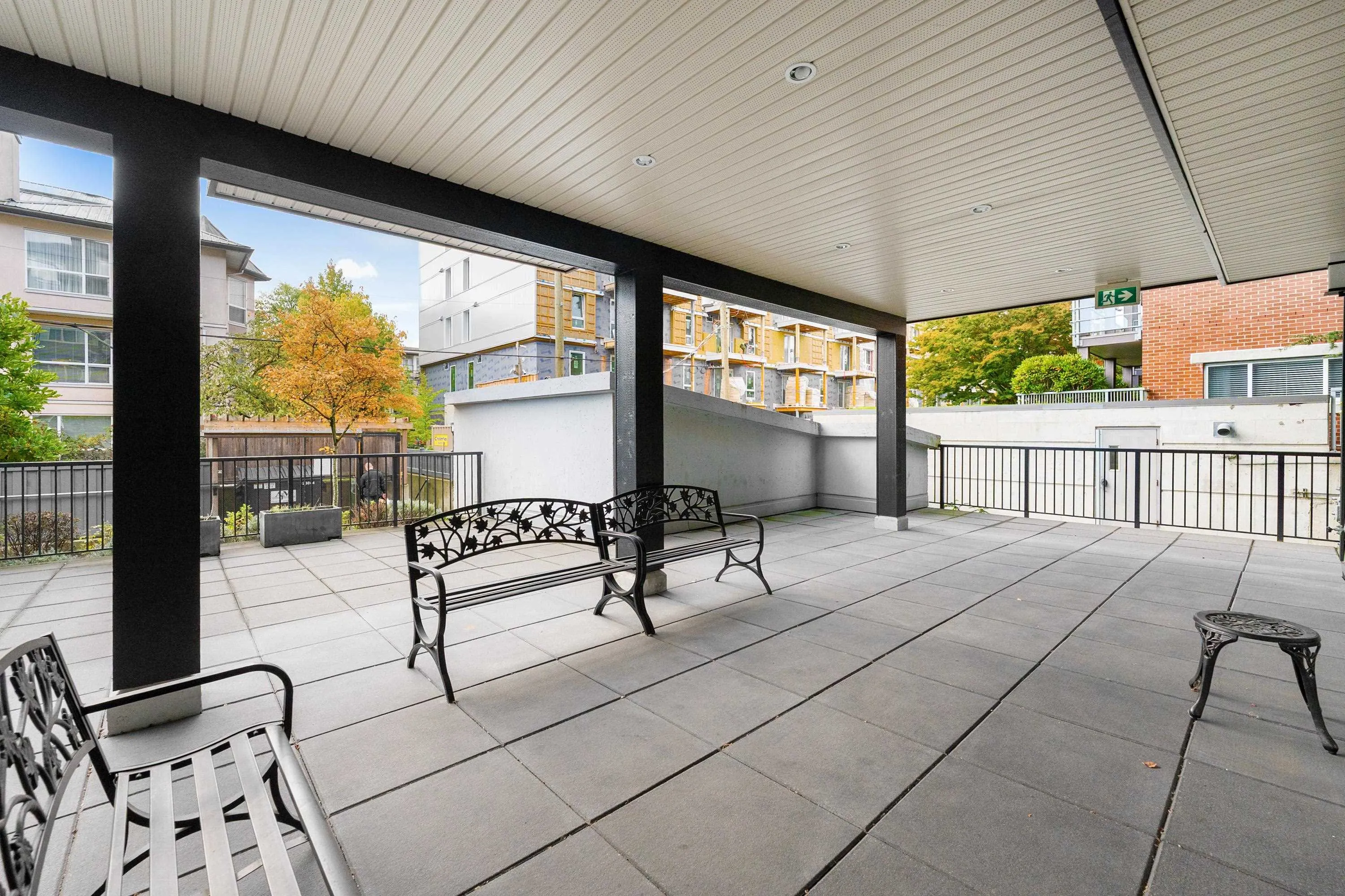 101 2460 Kelly Avenue