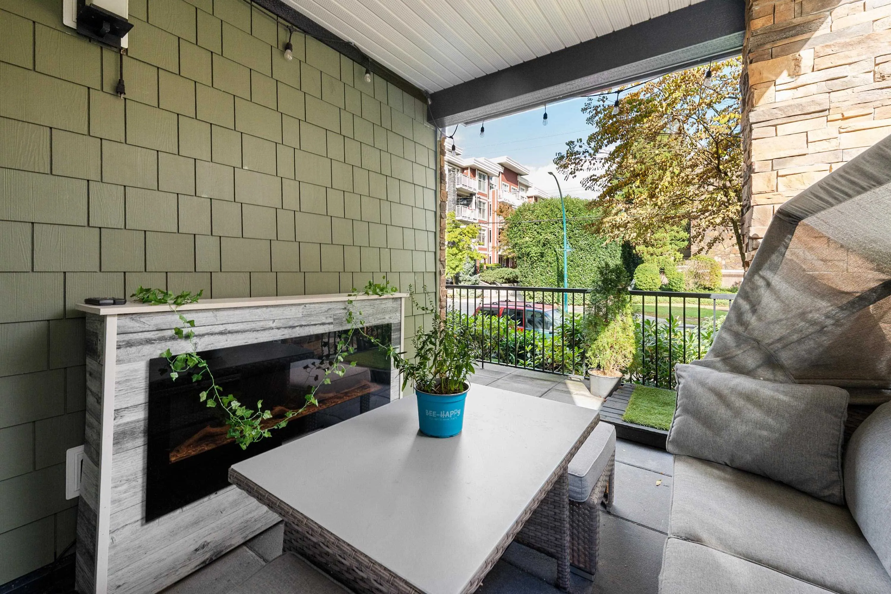 101 2460 Kelly Avenue